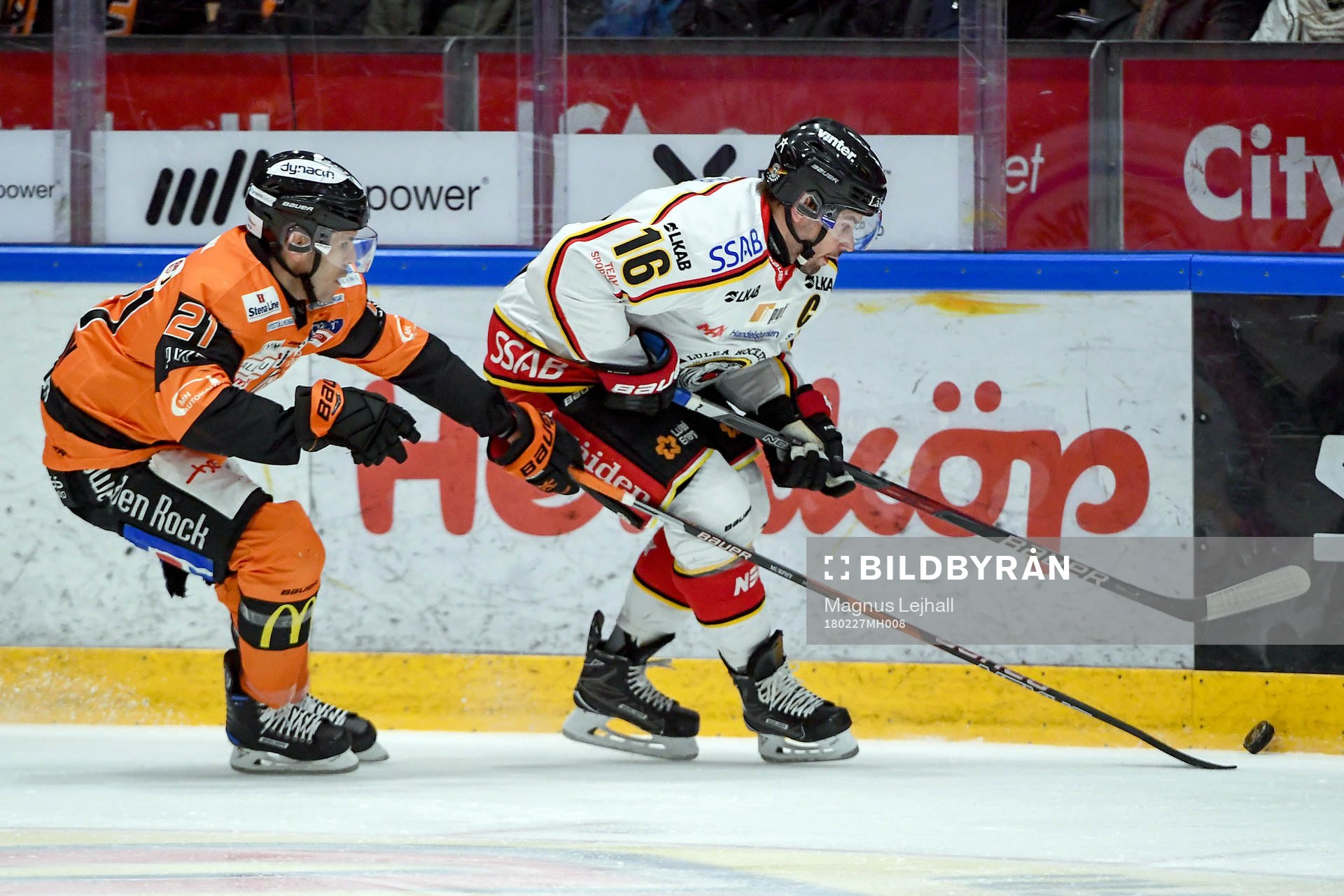 Luleås Niklas Olausson och Karlskronas Cory Murphy