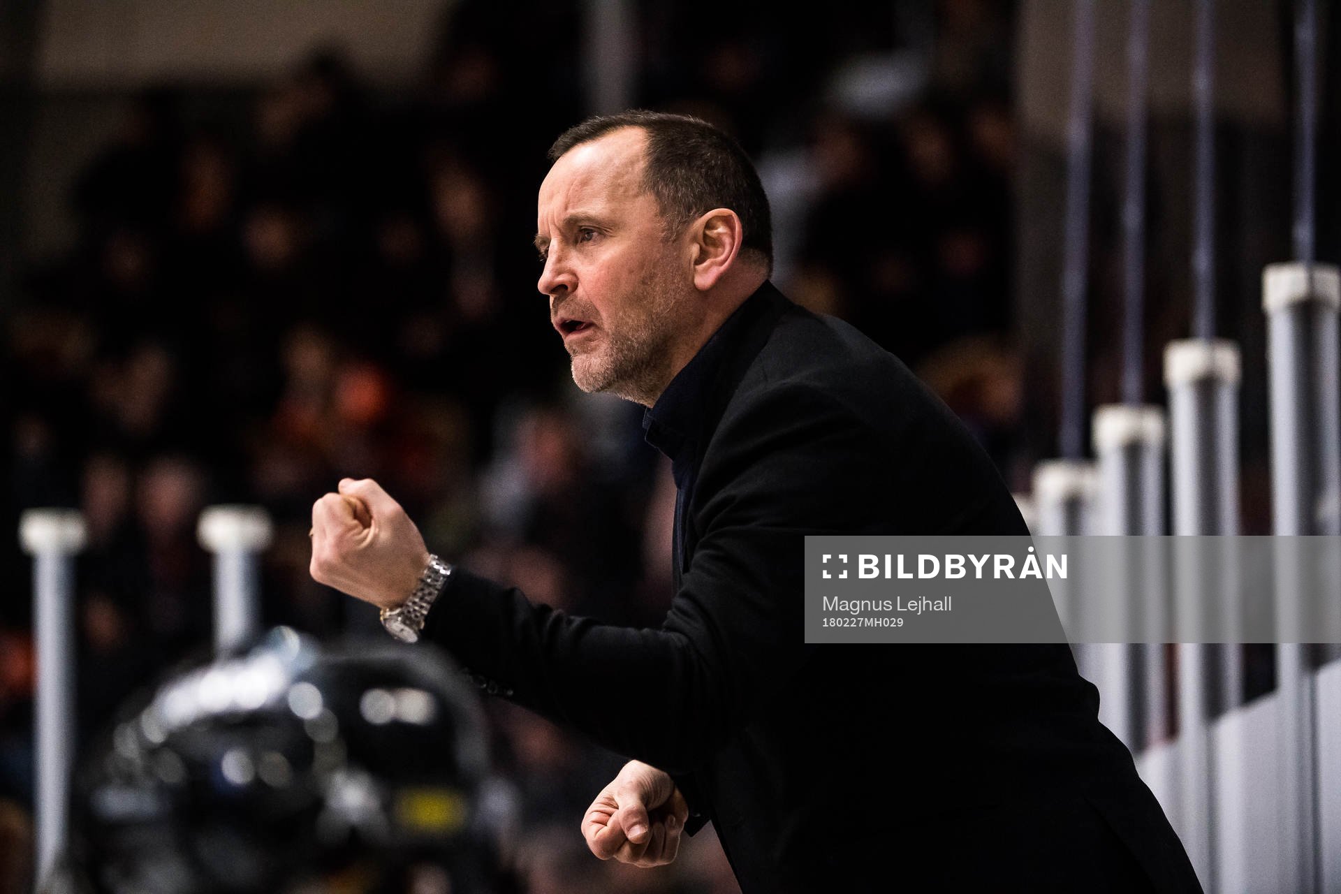 Luleås tränare Thomas Berglund reagerar