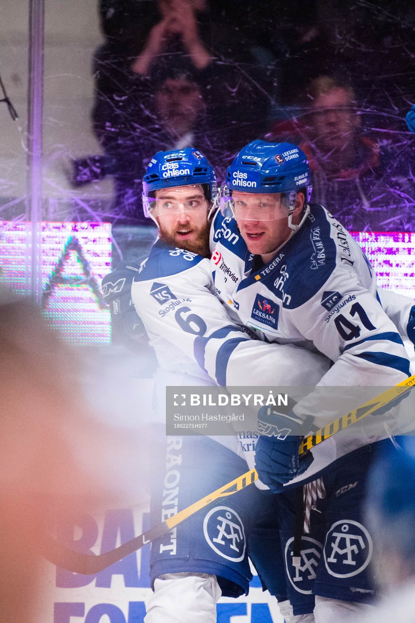 Leksands Austin Madaisky och Marcel Müller jublar