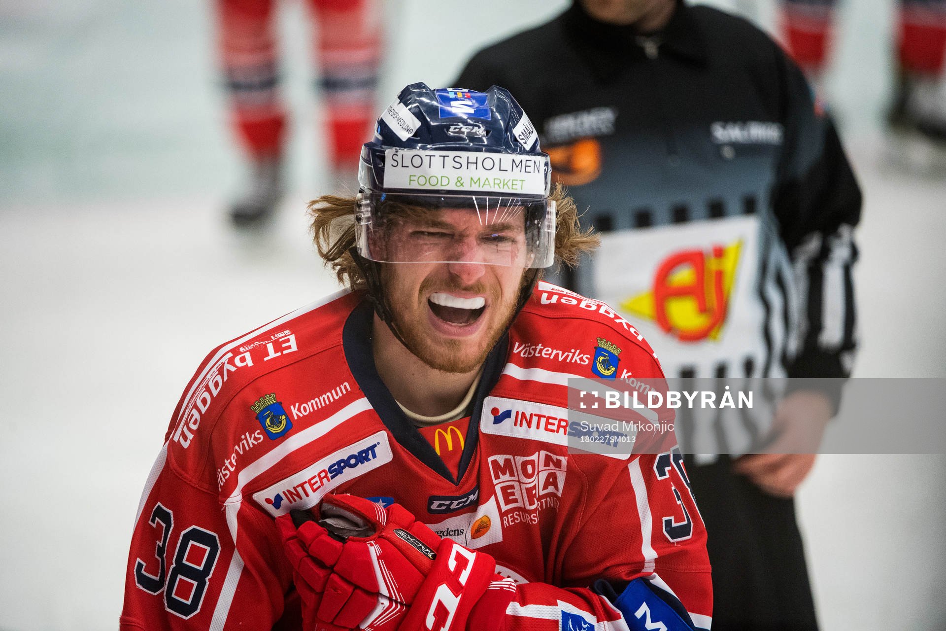 Västerviks Lukas Löfquist har ont i axeln