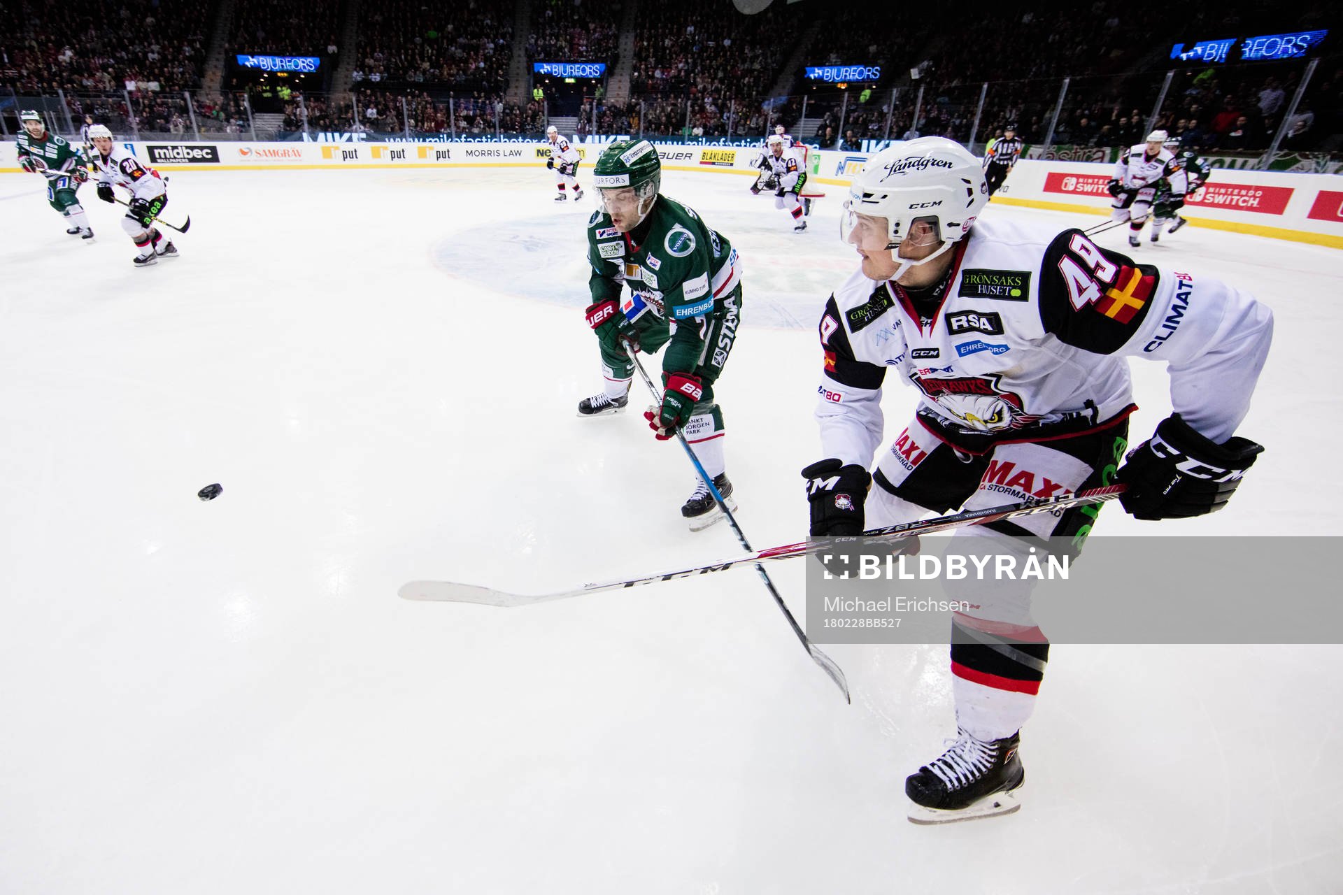 Malmö Redhawks Rhett Rakhshani slår en passning
