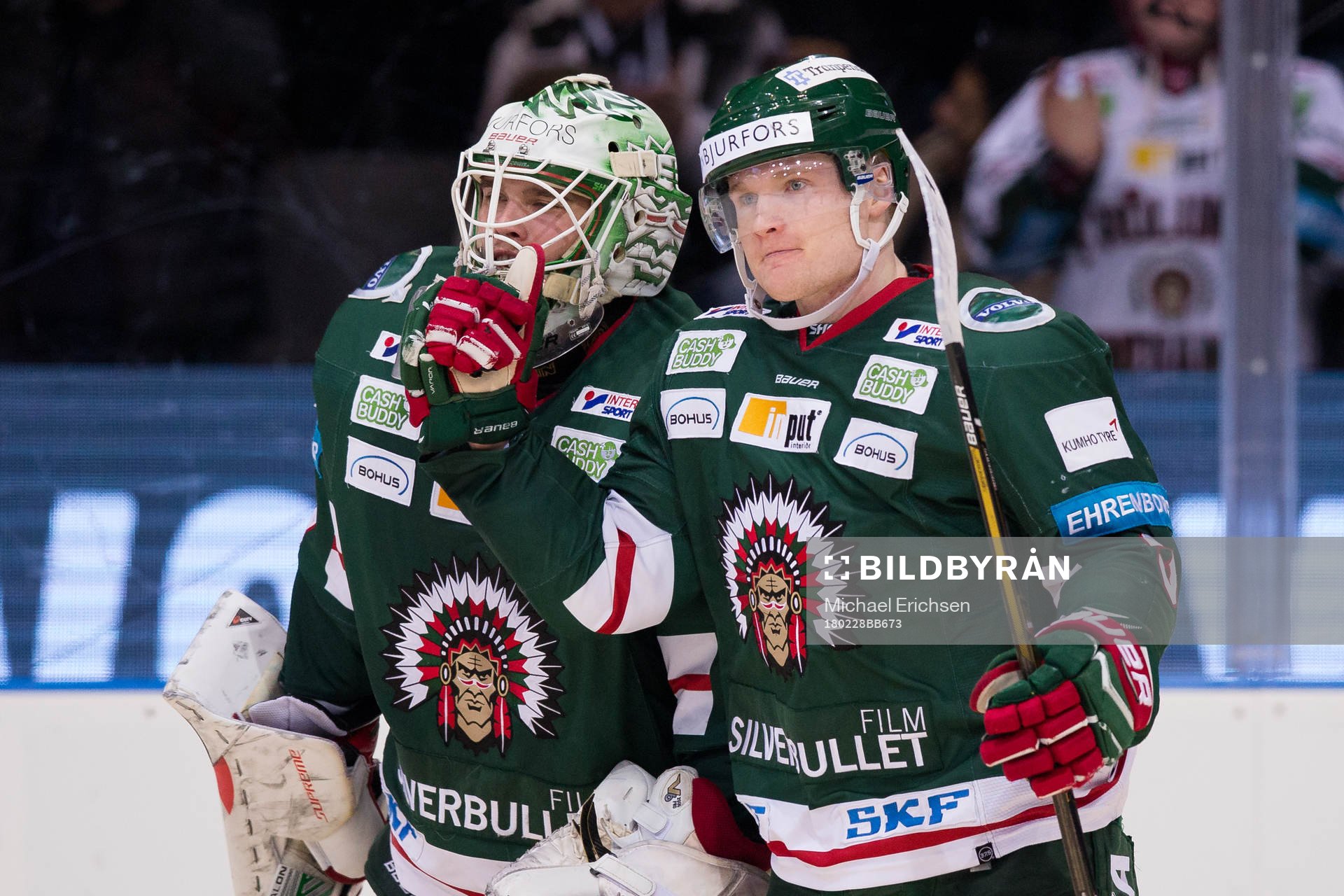 Frölundas Carl Grundström jublar ihop med målvakt Johan