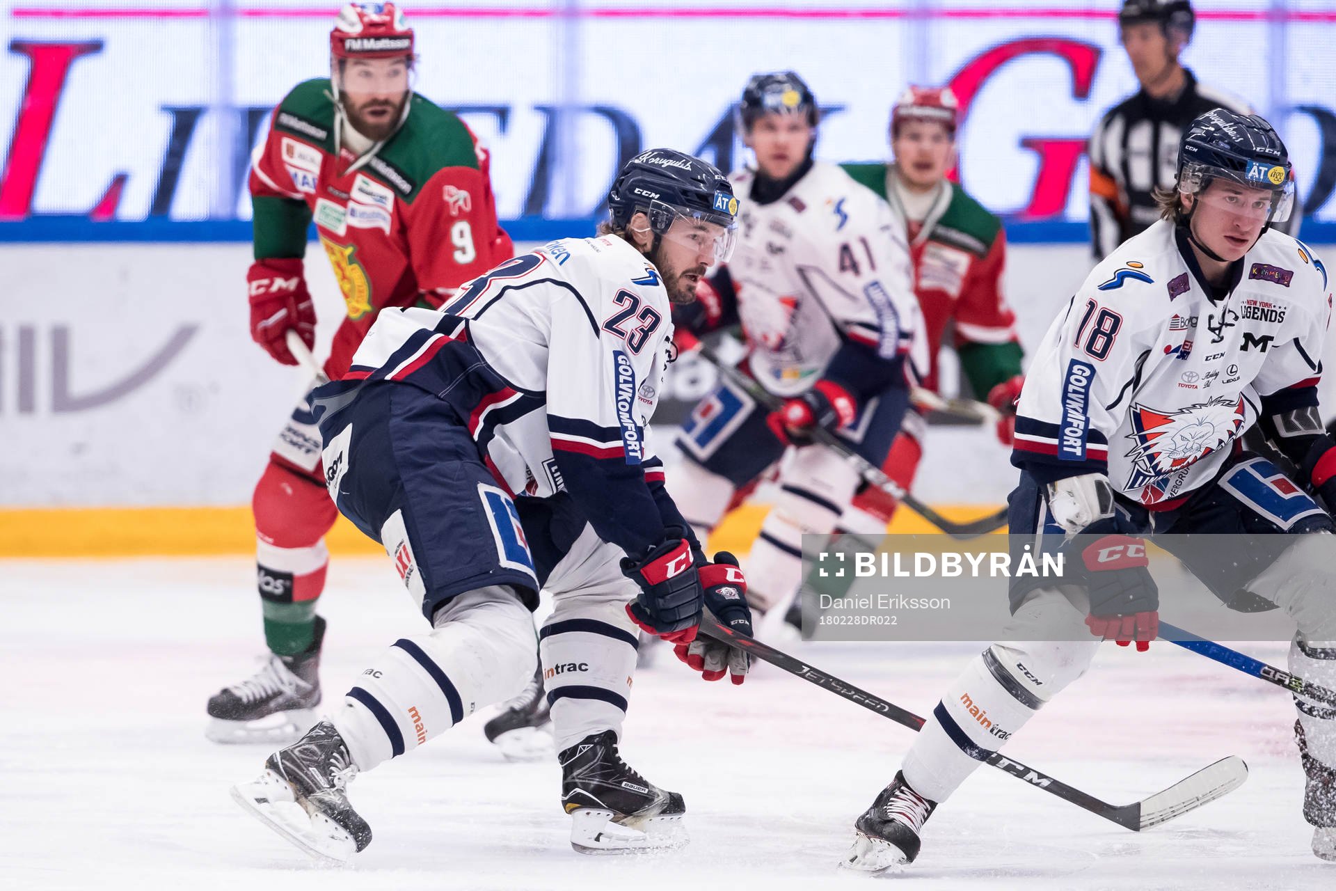 Linköpings Niklas Persson  i ishockeymatchen i SHL mellan
