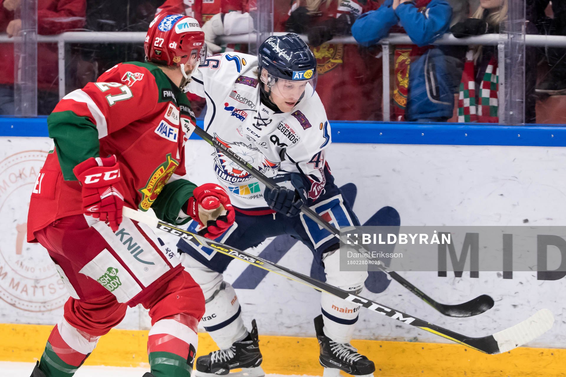 Moras Matt Bailey och Linköpings Mathis Olimb  i