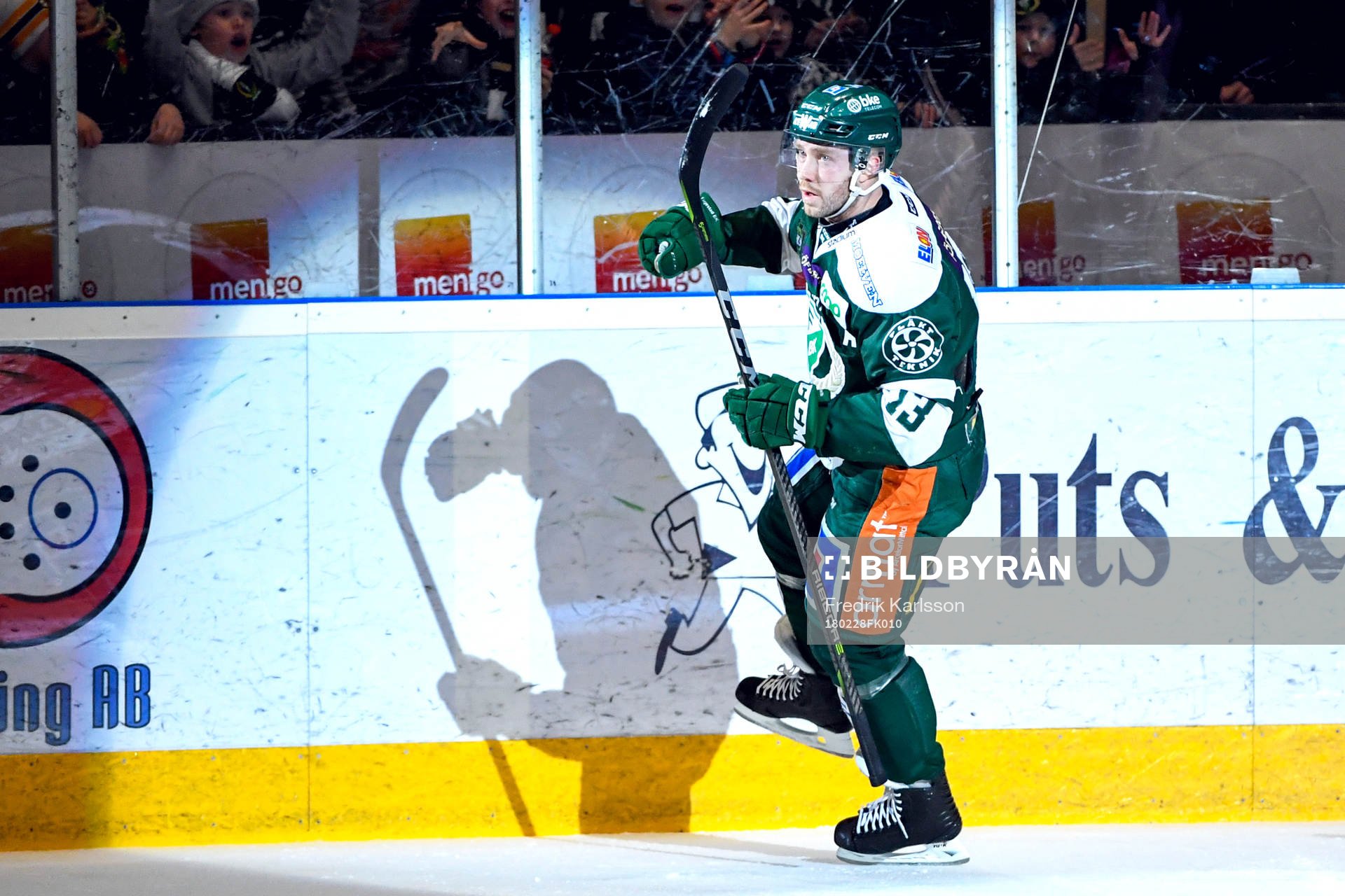 Färjestads Linus Persson jublar