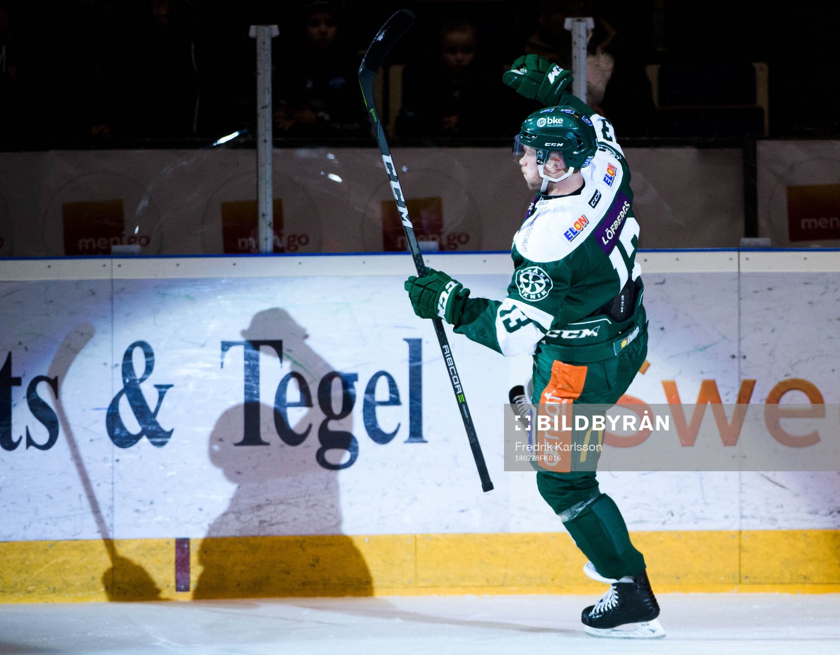 Färjestads Linus Persson jublar