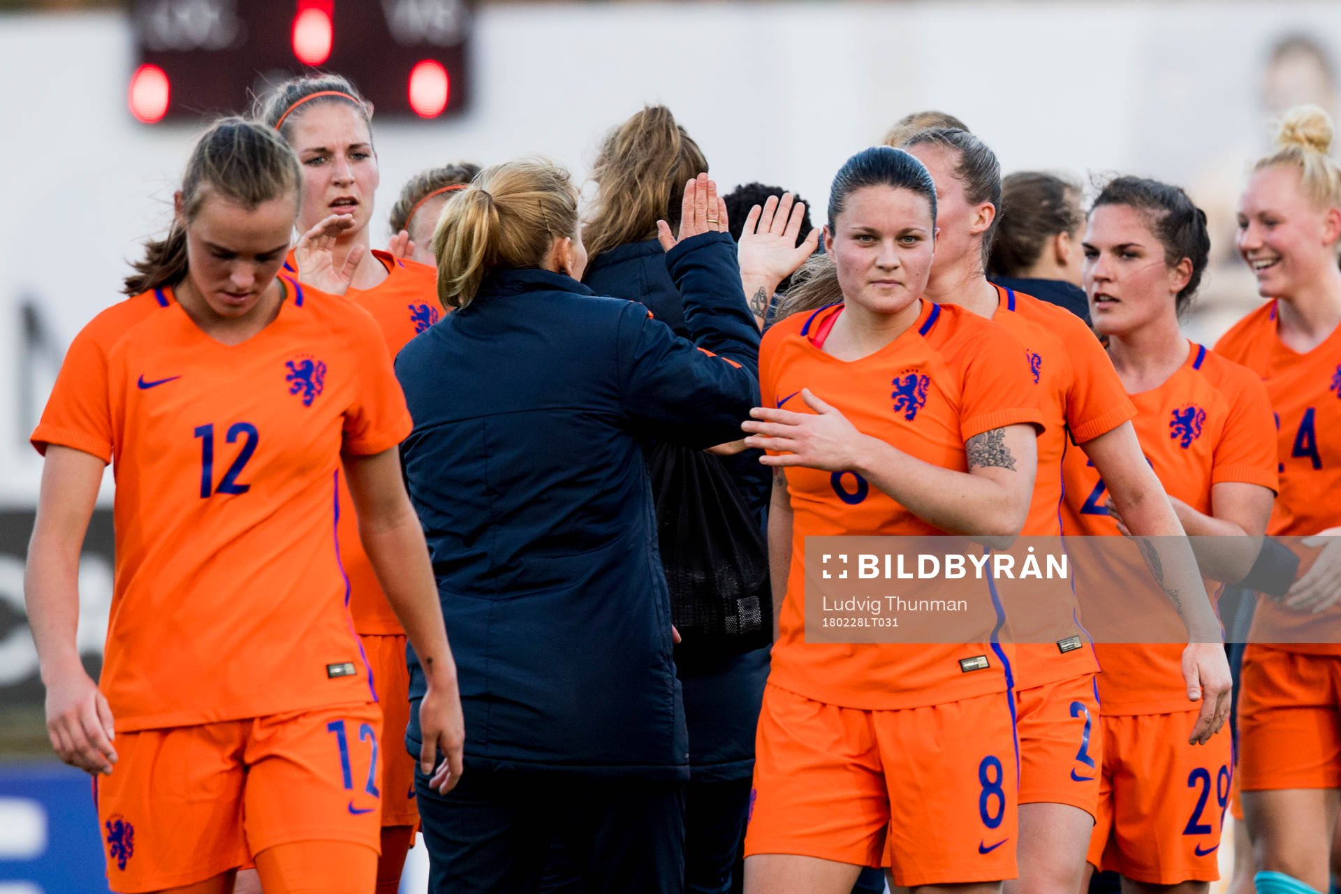 Nederländernas spelare jublar efter segern i fotbollsmatchen i Algarve Cup 2018 mellan Japan och Nederländerna den 28 februari 2018 i Parchal.