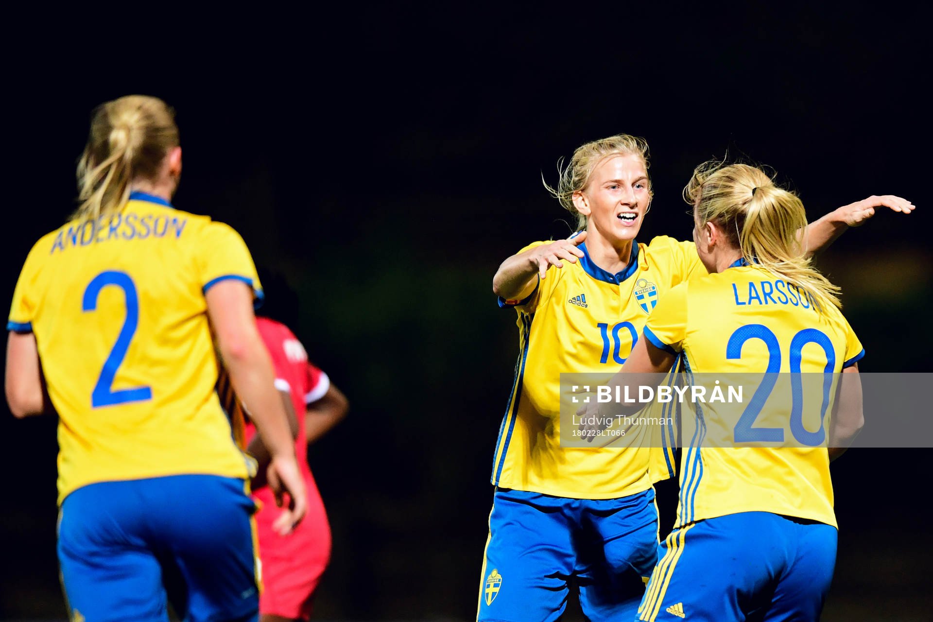Sveriges Sofia Jakobsson och Mimmi Larsson jublar