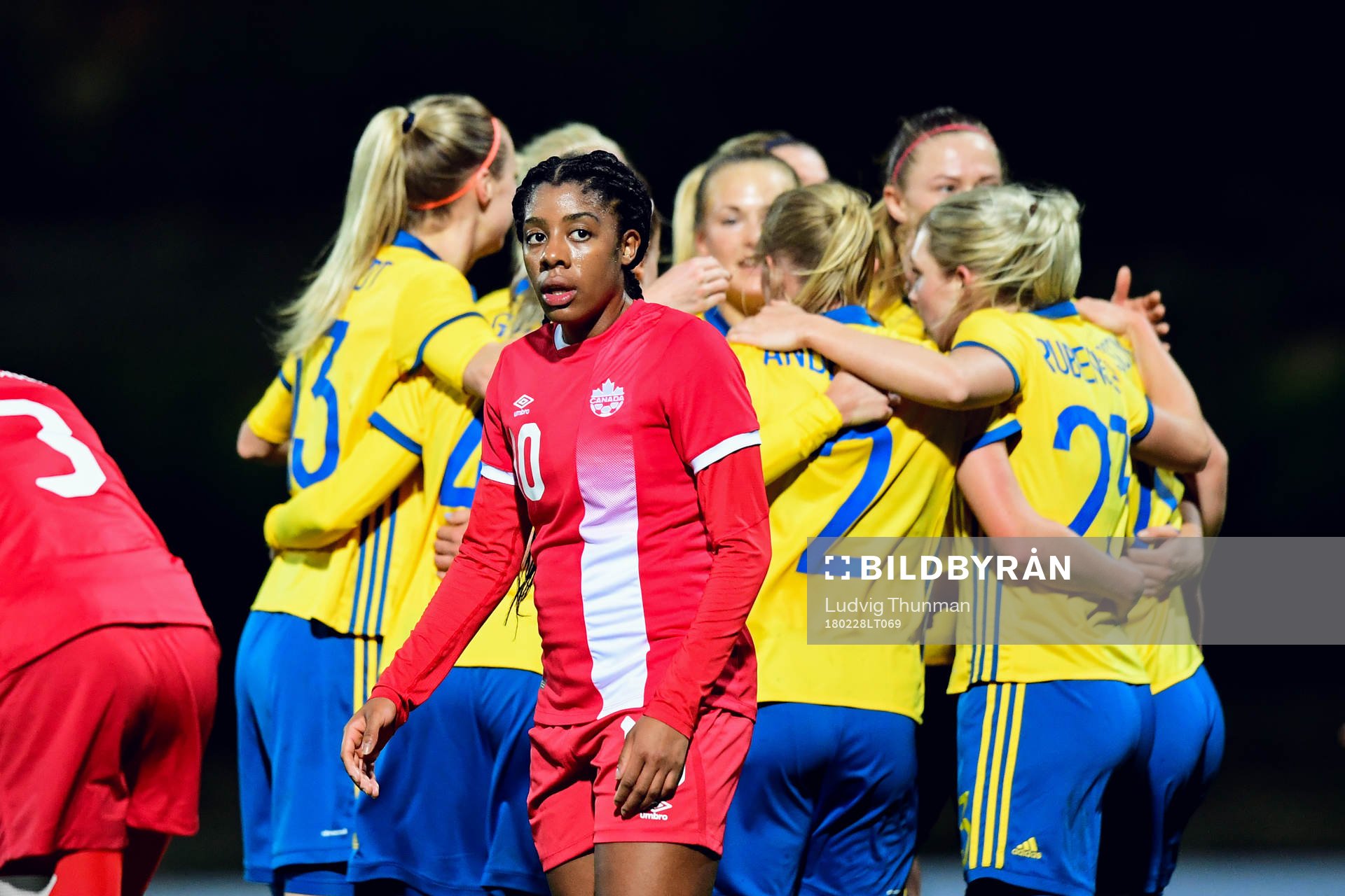 Kanadas Ashley Lawrence deppar och Sveriges Mimmi Larsson