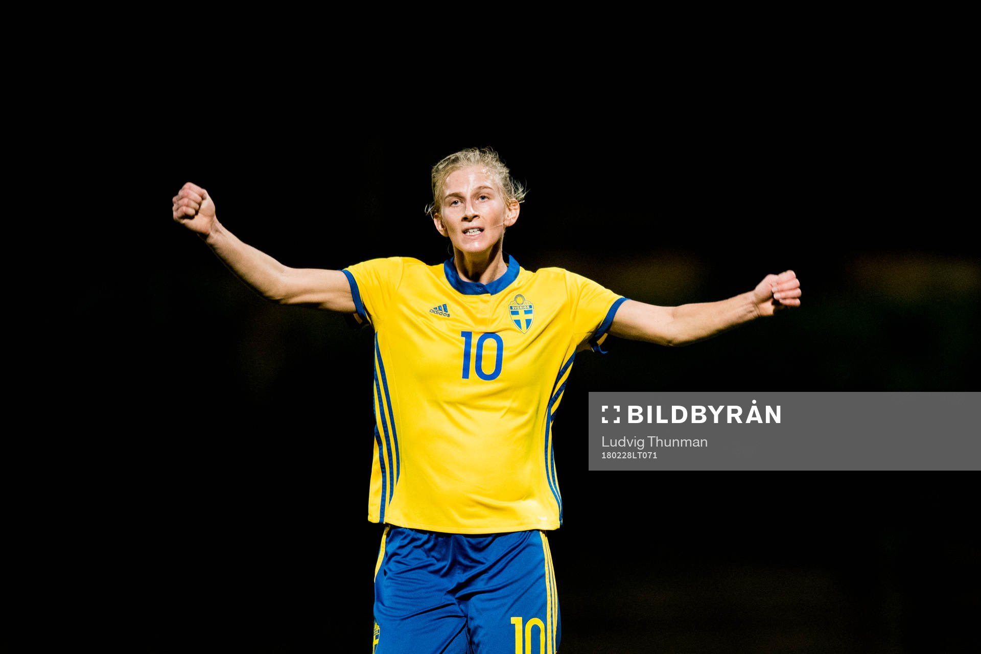 Sveriges Sofia Jakobsson jublar