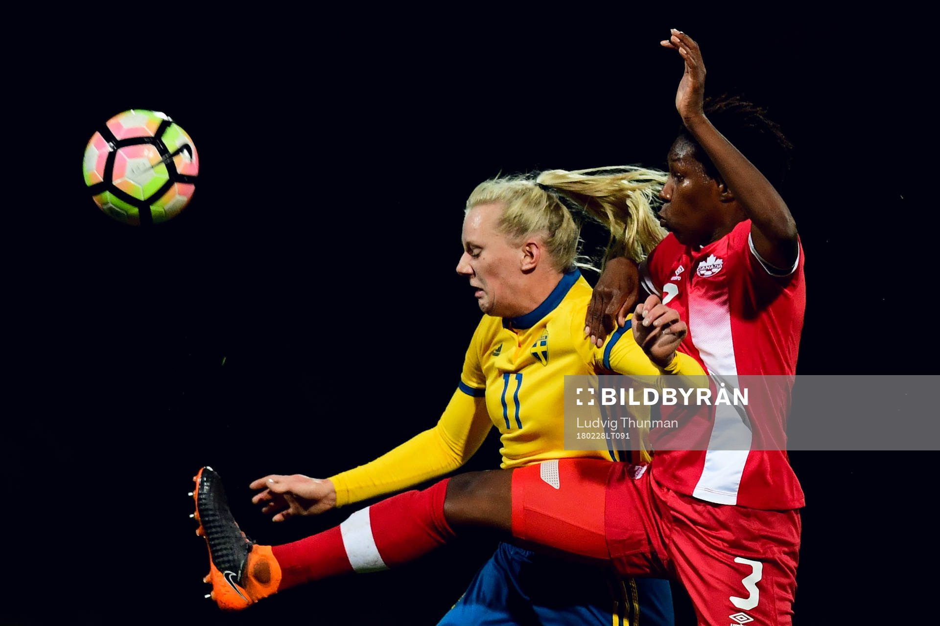 Sveriges Stina Blackstenius och Kanadas Kadeisha Buchanan