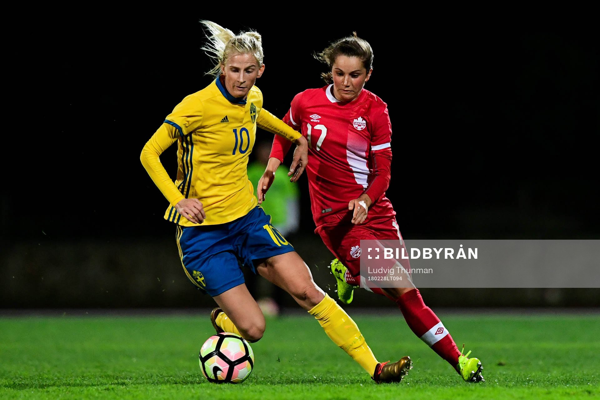 Sveriges Sofia Jakobsson och Kanadas Jessie Fleming