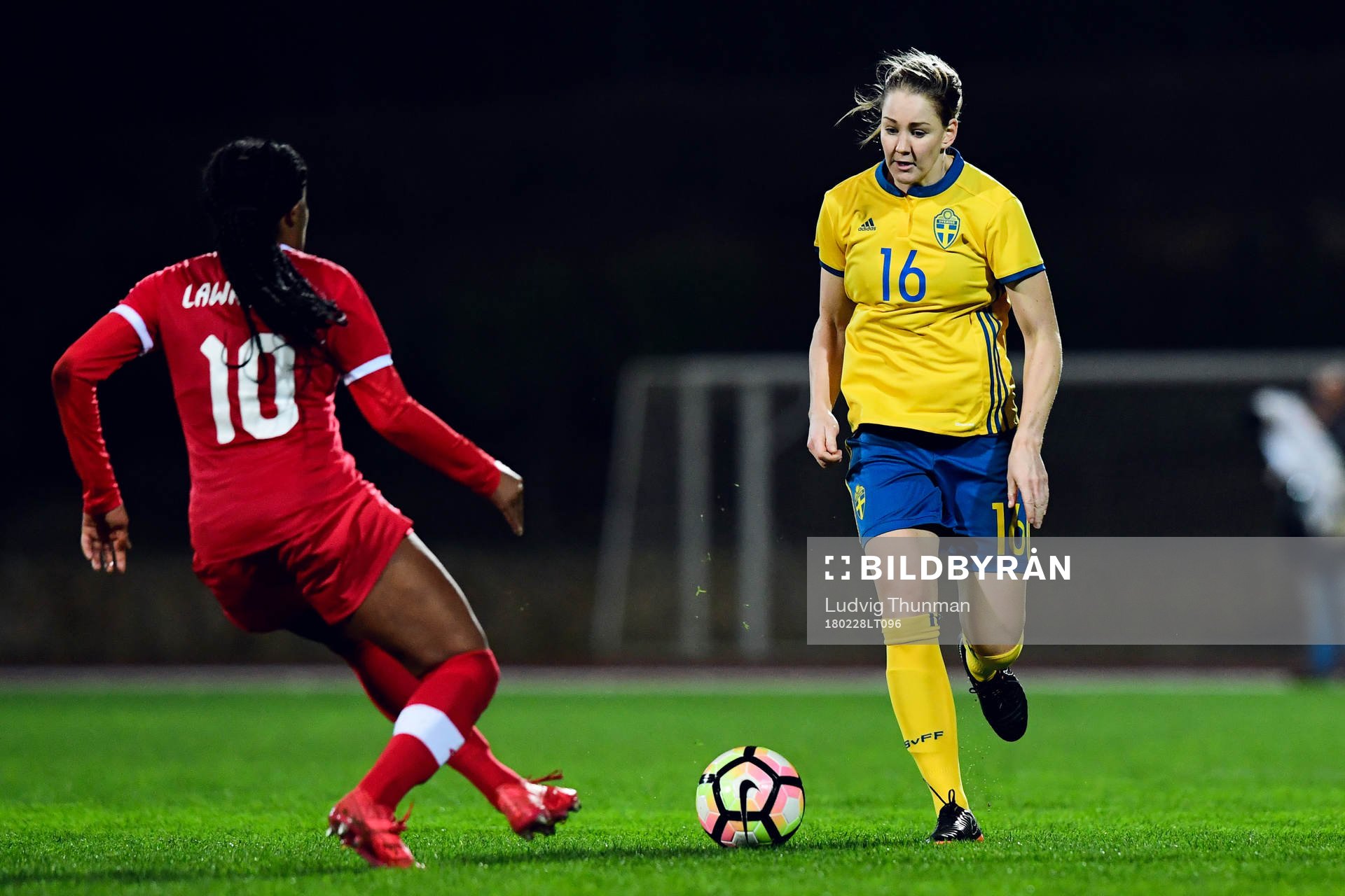Kanadas Ashley Lawrence och Sveriges Mia Carlsson
