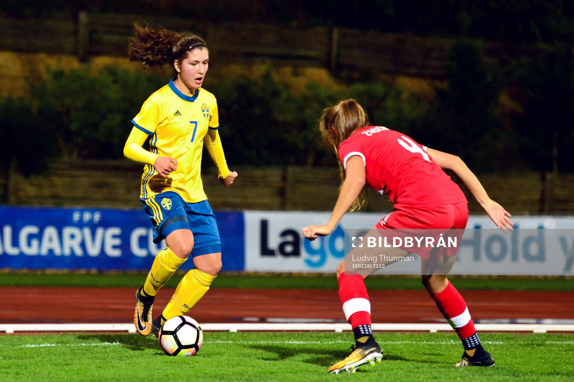 Sveriges Loreta Kullashi och Kanadas Shelina Zadorsky