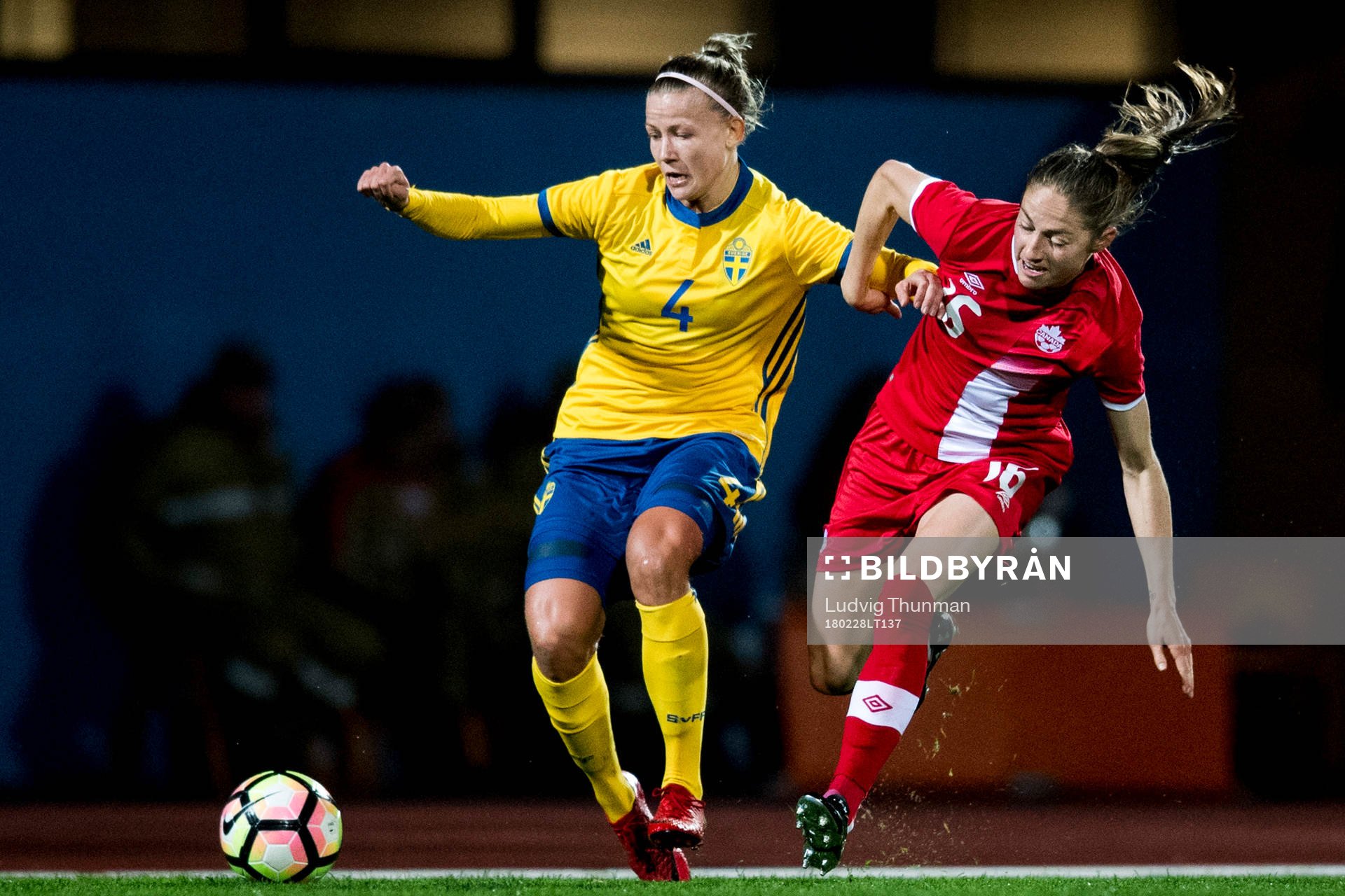 Sveriges Hanna Glas och Kanadas Janine Beckie