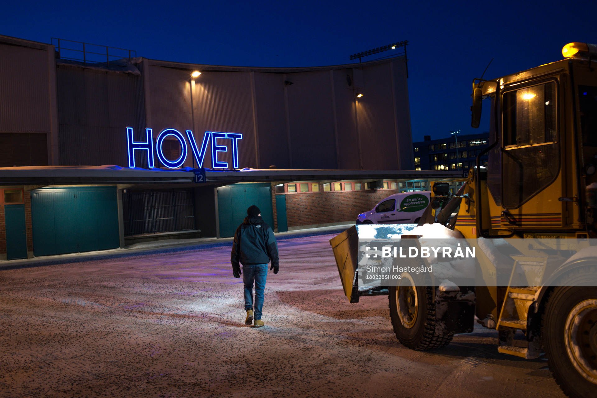 Hjullastare utanför Hovet före ishockeymatchen i SHL