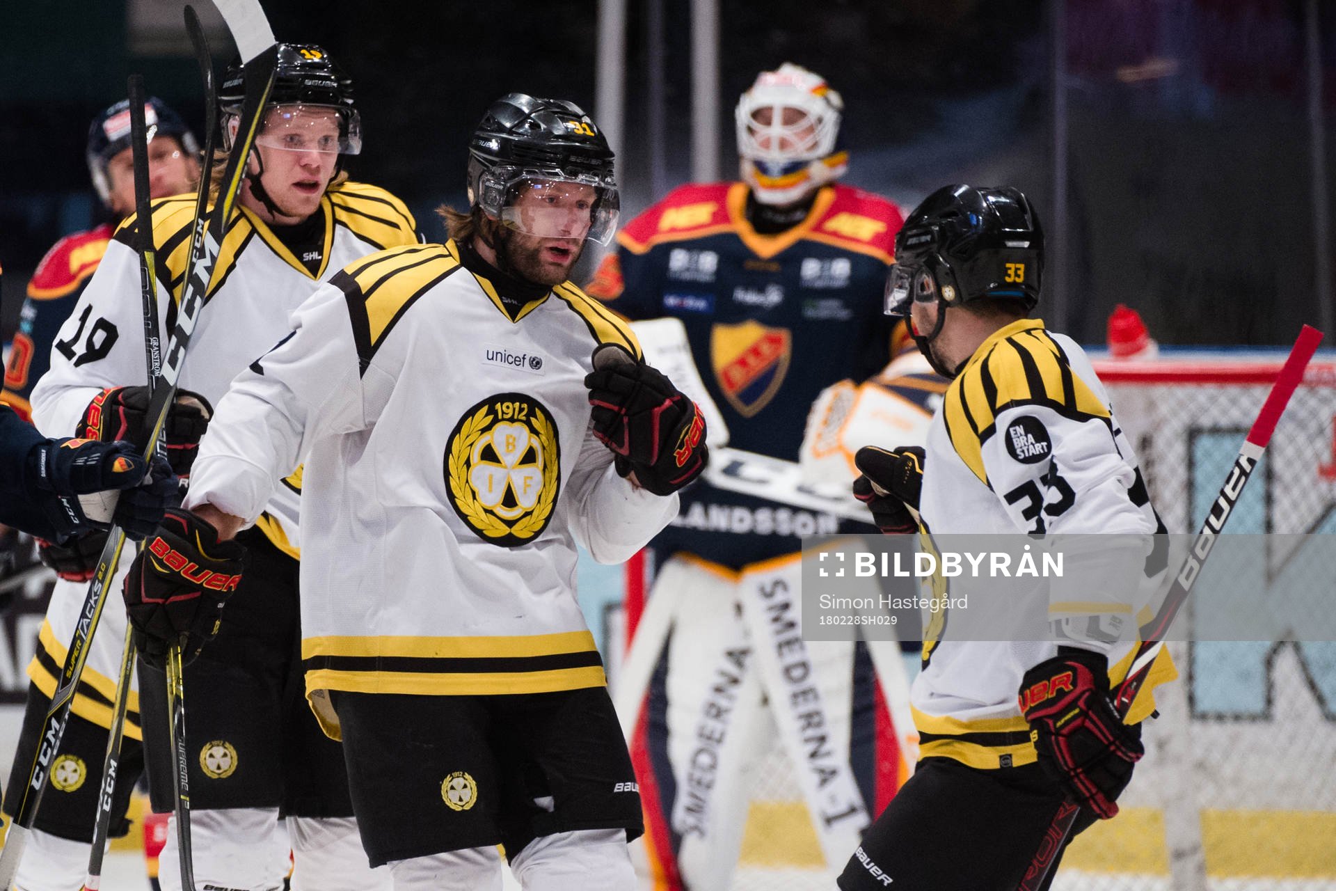Brynäs Jonathan Granström och Elias Fälth  jublar