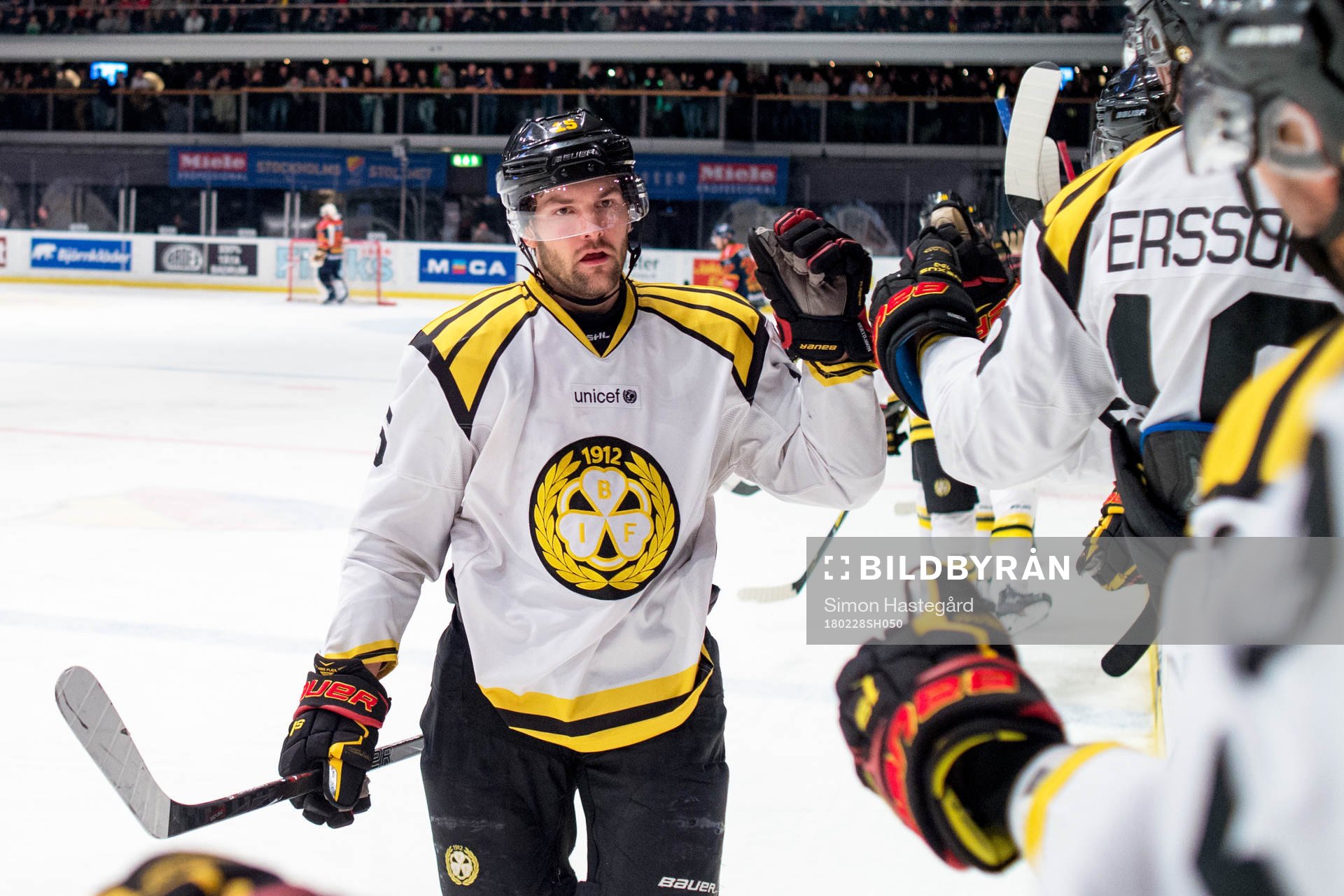 Brynäs Simon Bertilsson jublar