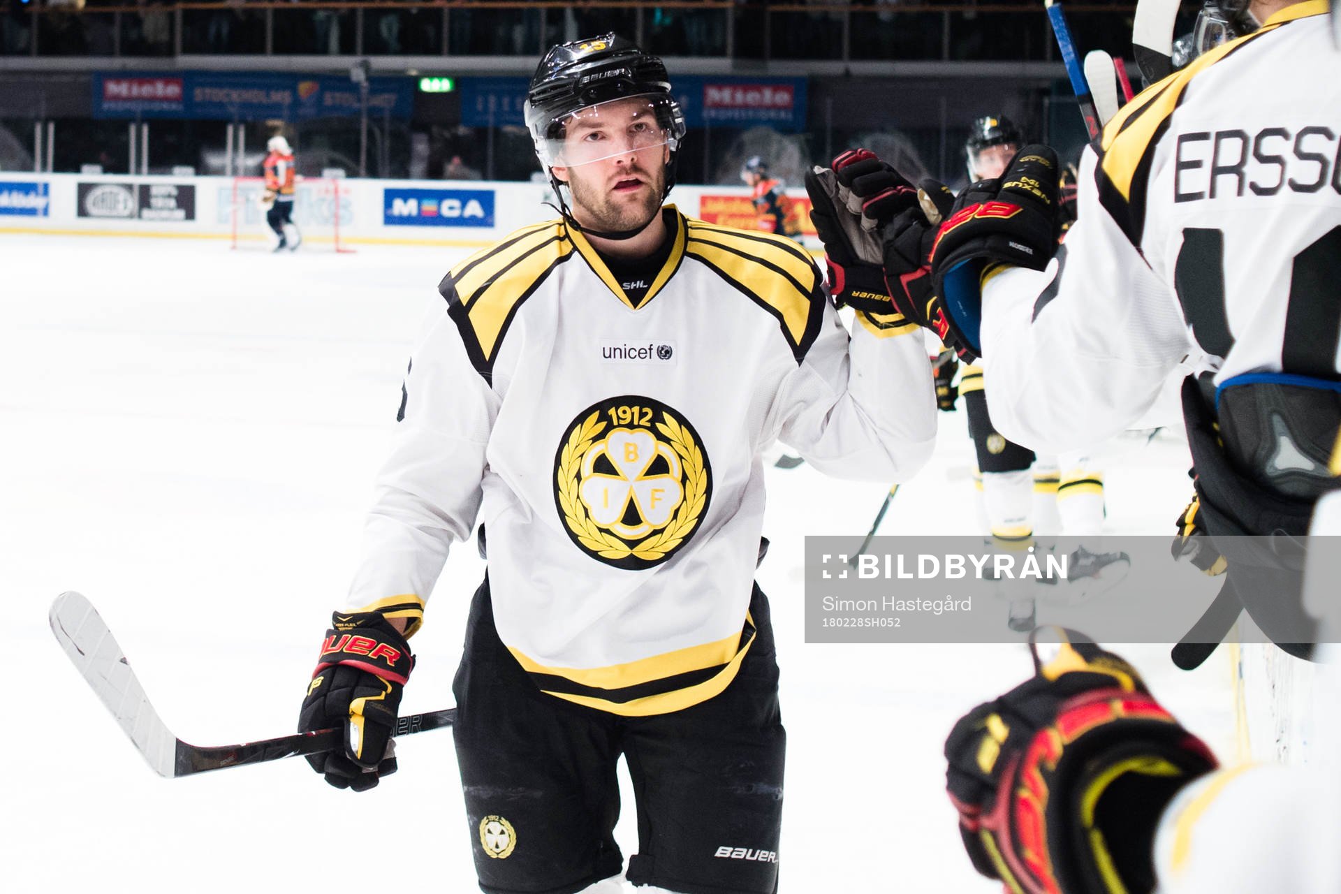 Brynäs Simon Bertilsson jublar