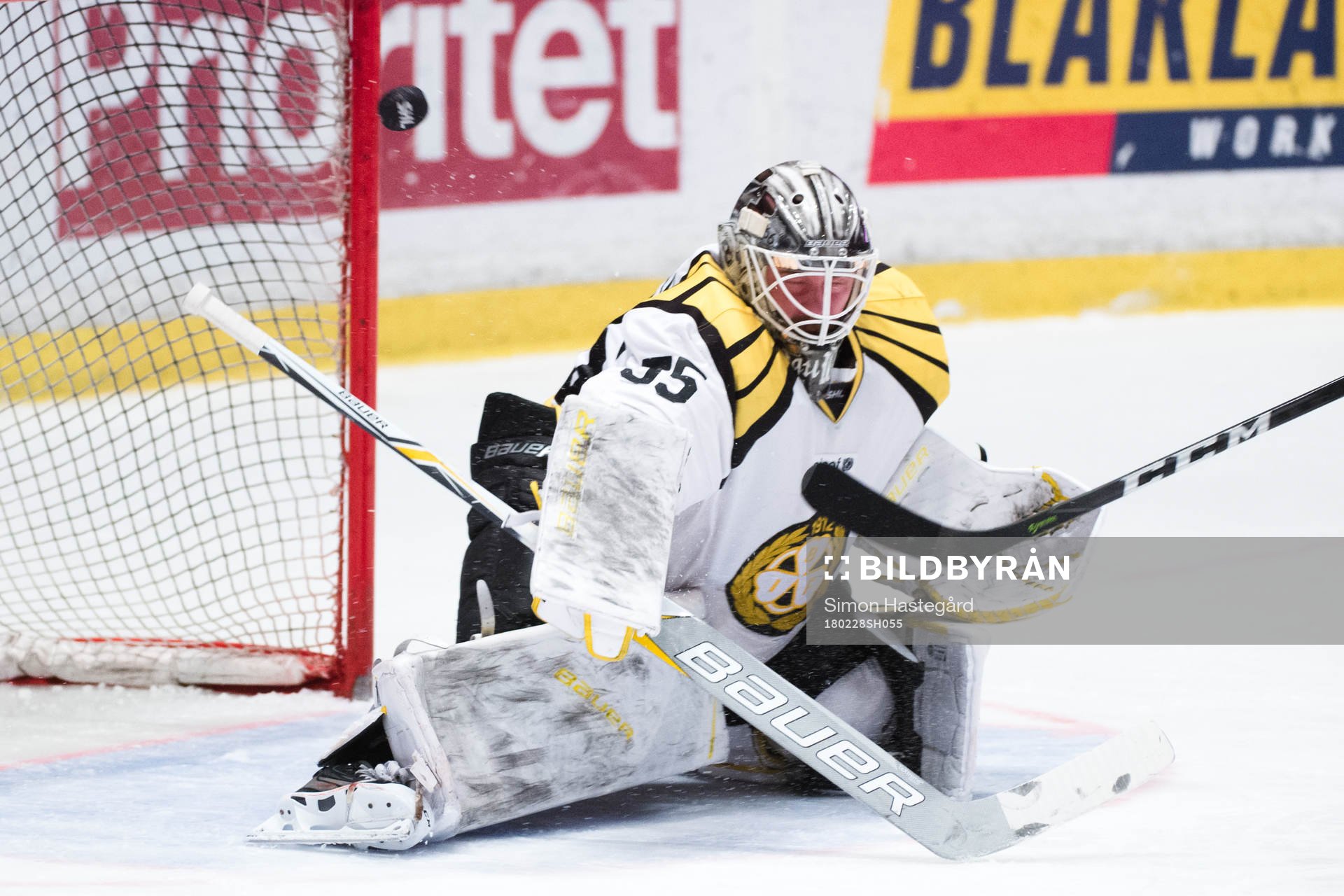 Brynäs målvakt David Rautio räddar skott