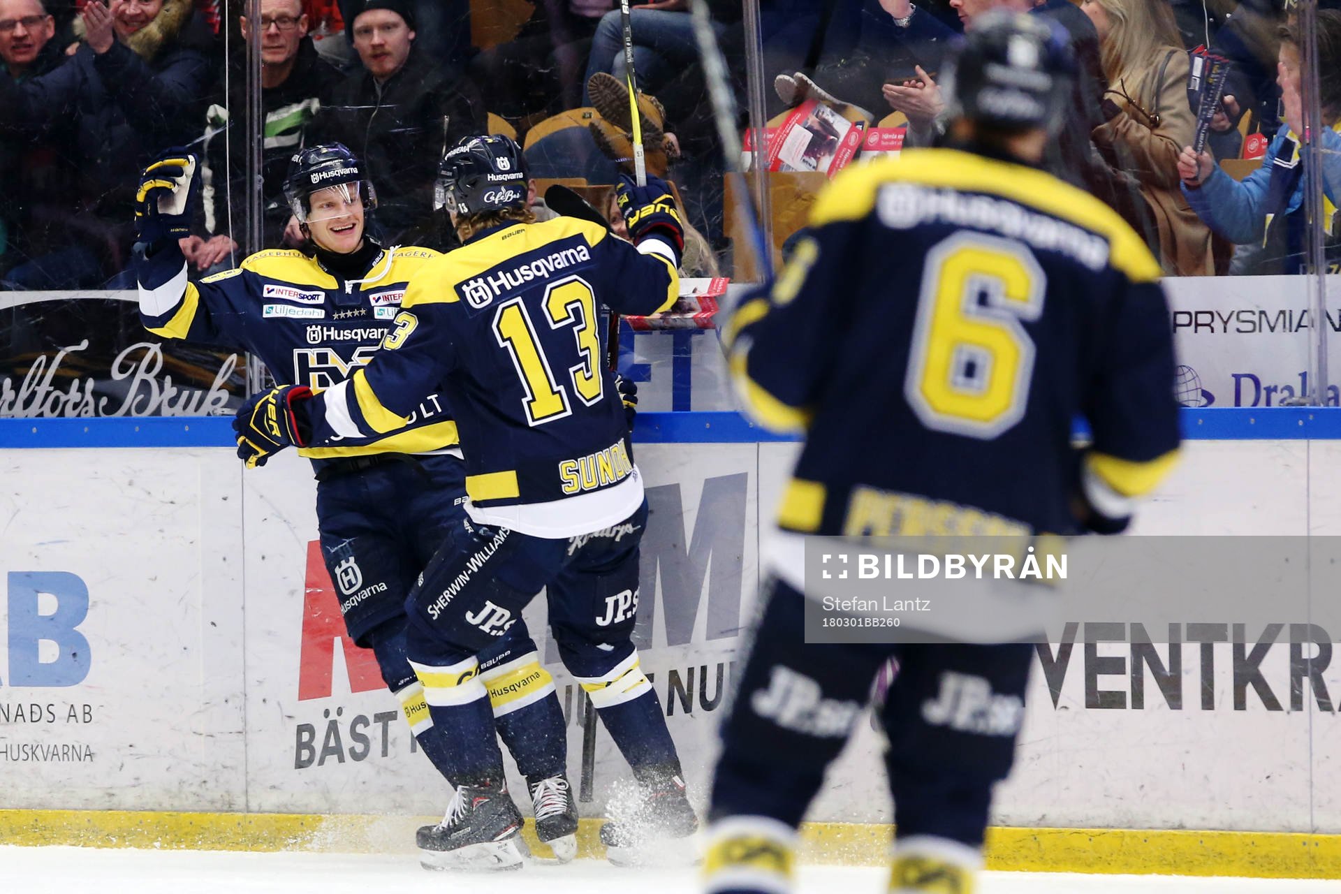s Anton Bengtsson (målskytt) jublar med Oscar Sundh