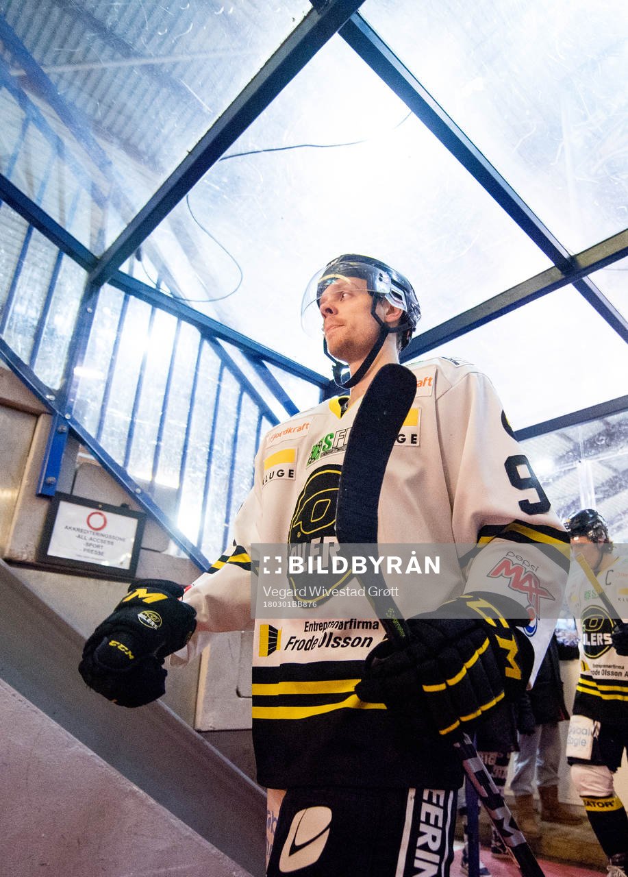 Jonas Djupvik Løvlie of Stavanger Oilers