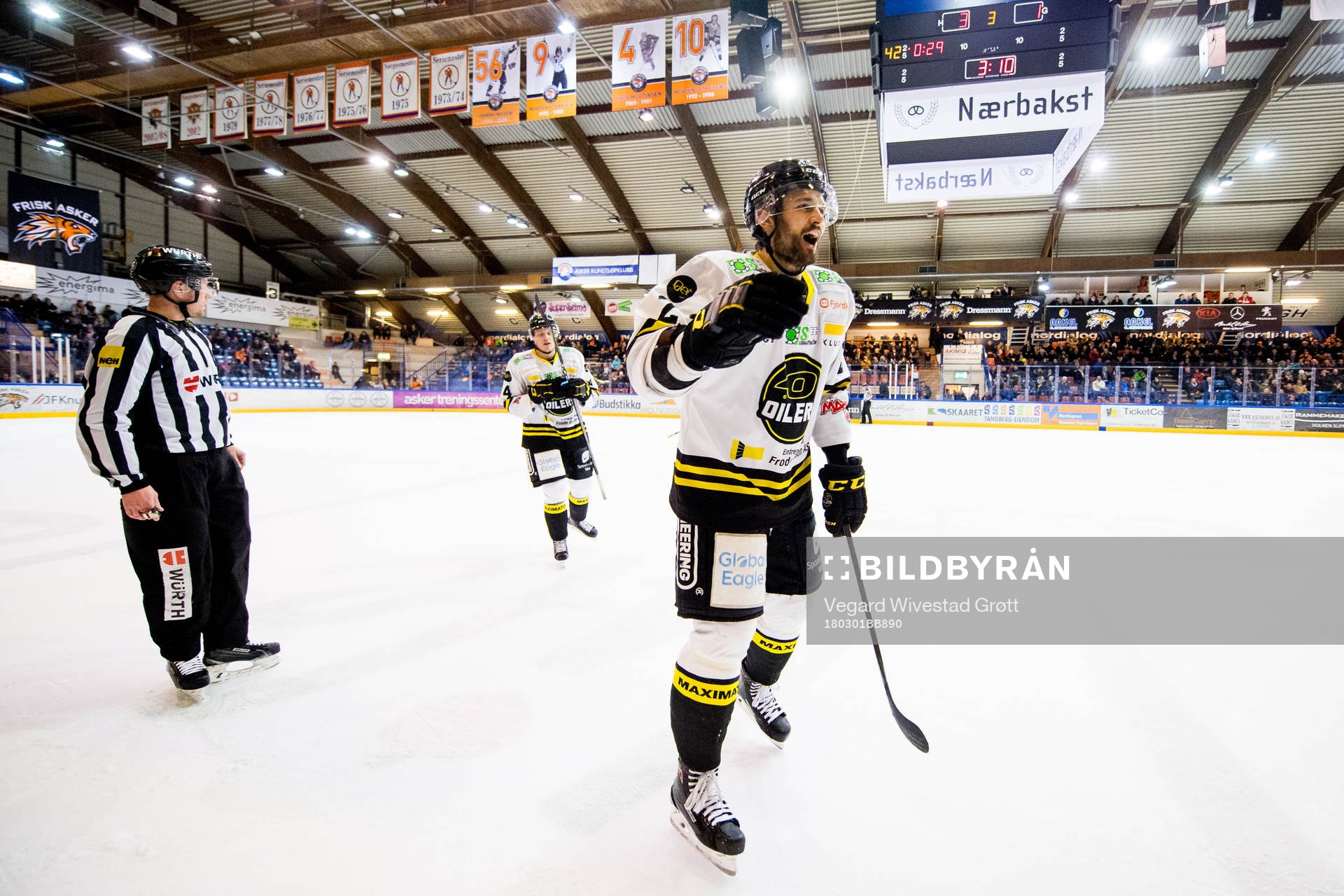 Spencer Humphries of Stavanger Oilers celebrates