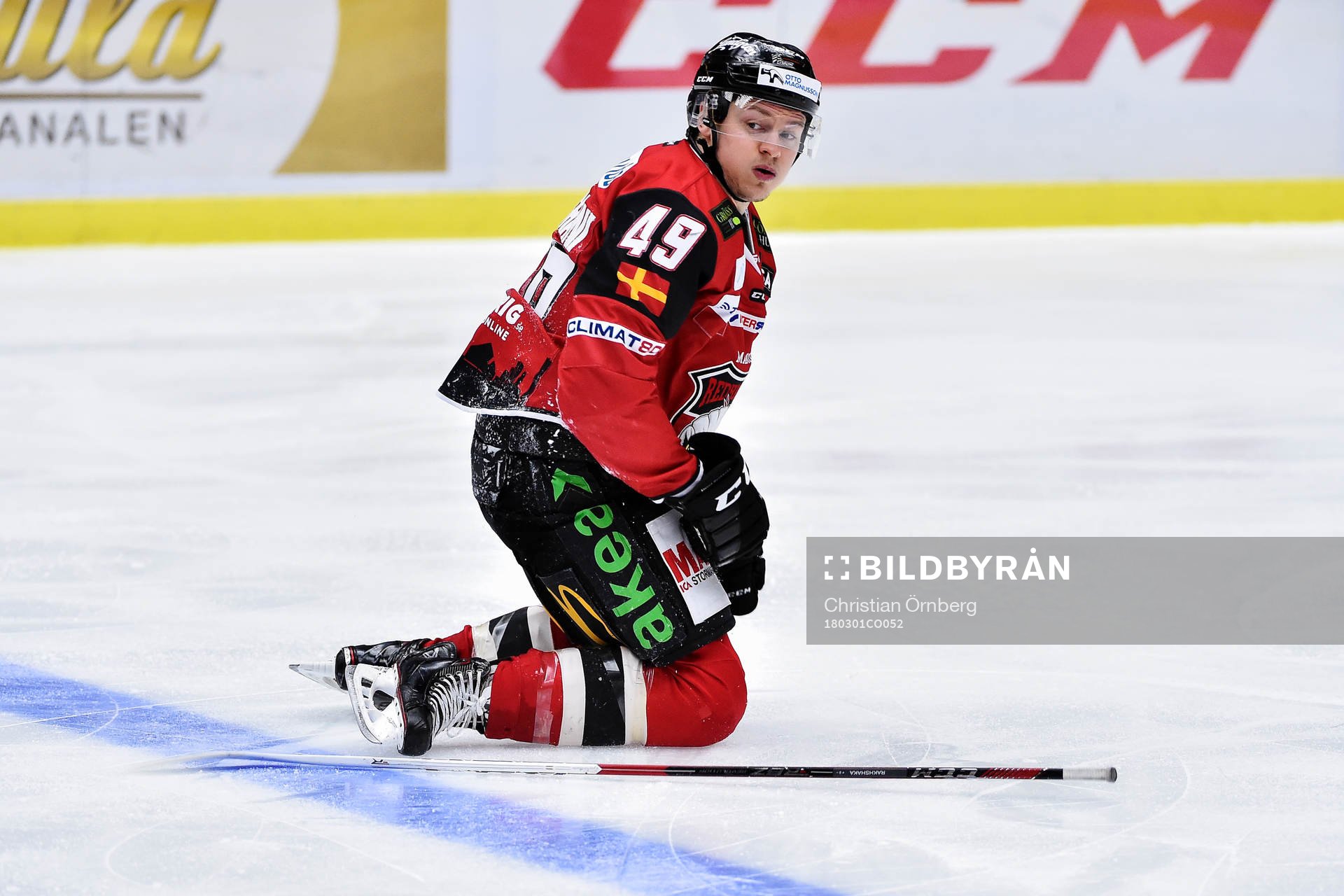 Malmö Redhawks Rhett Rakhshani på knä
