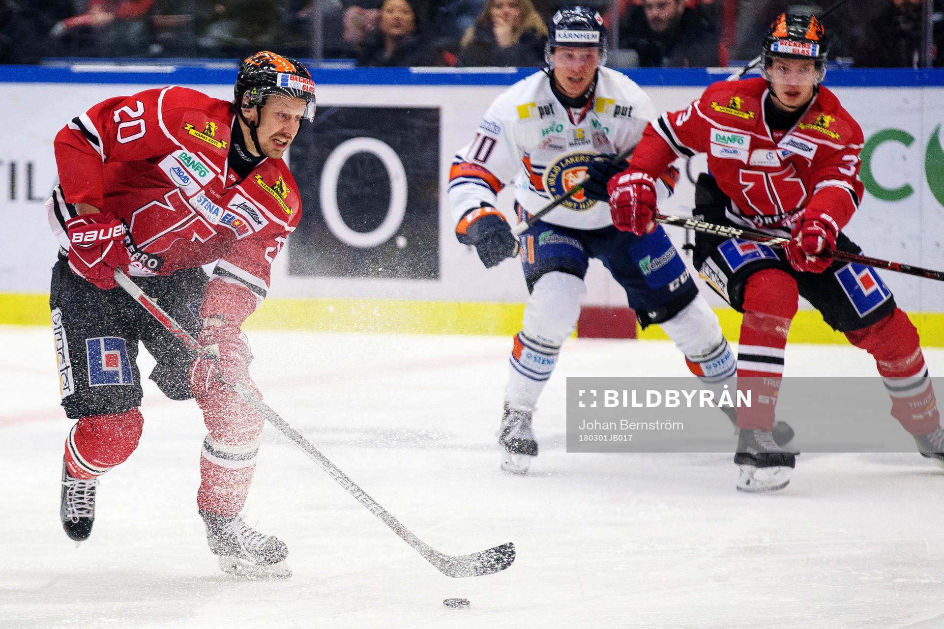 Örebros Marcus Weinstock med pucken