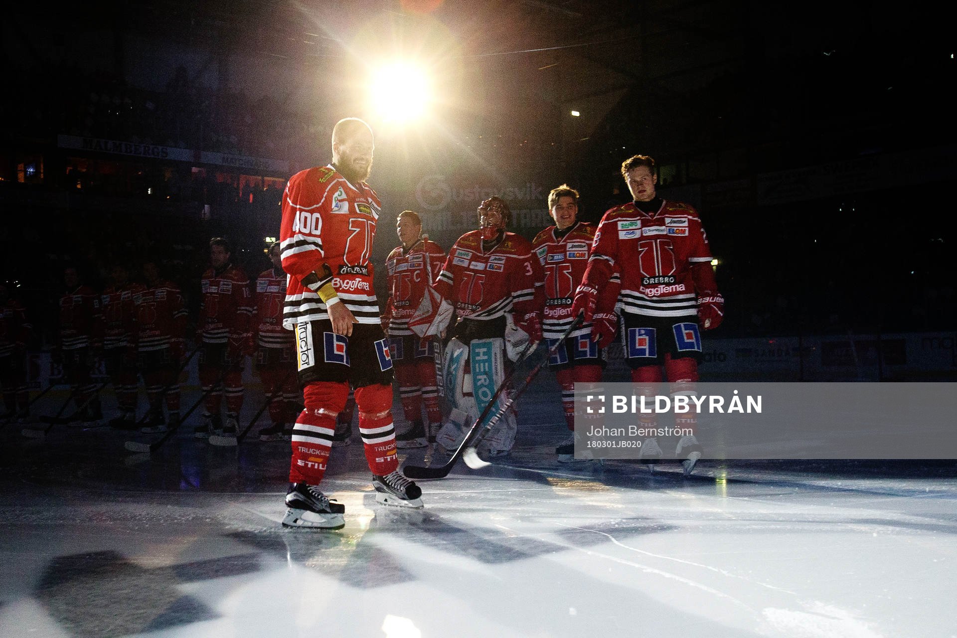 e match och hyllas