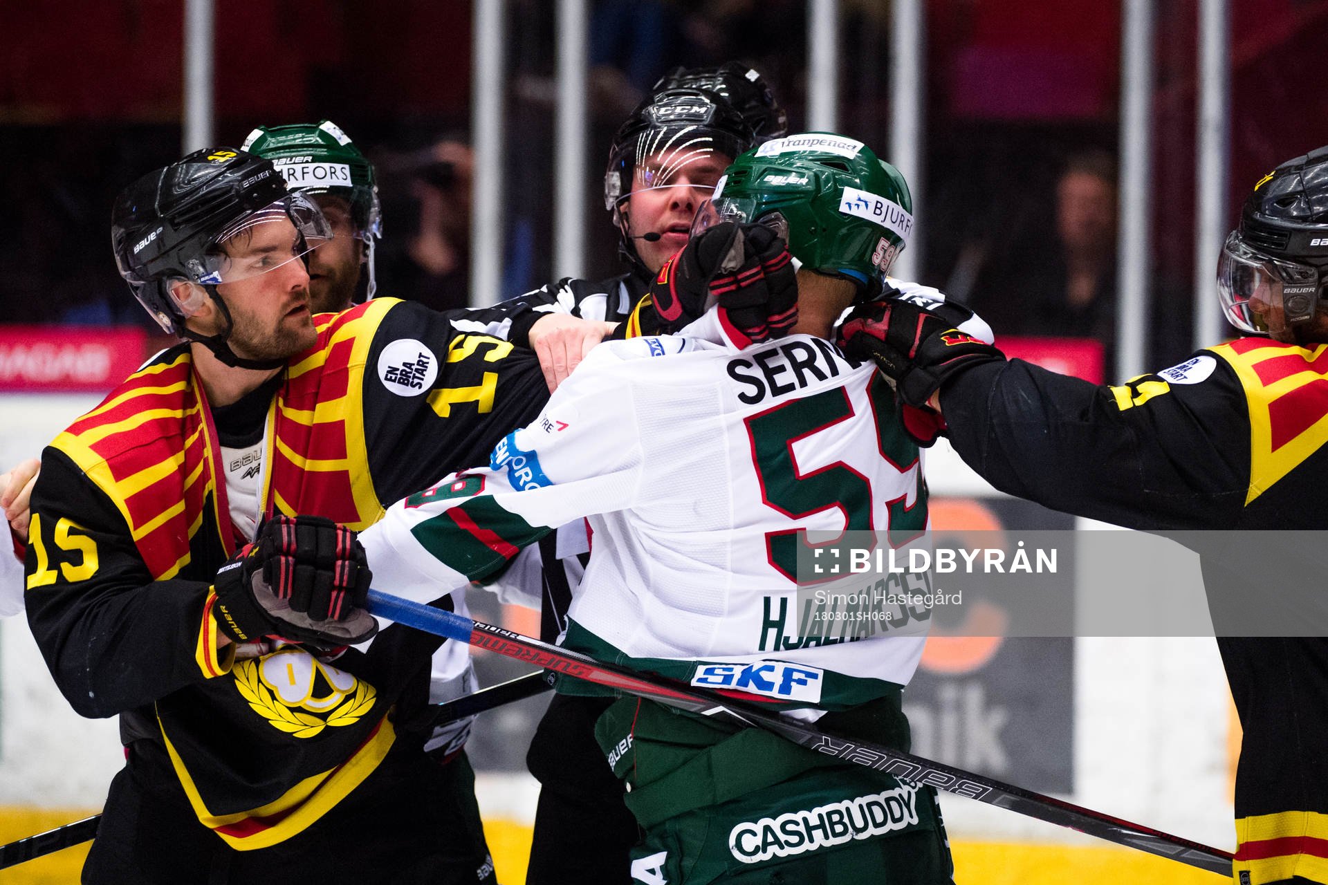 Brynäs Simon Bertilsson i bråk med Frölundas Simon