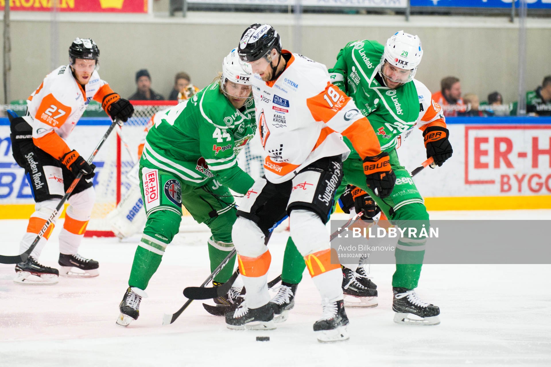 Karlskronas Emil Larsson mot Rögles Olle Liss och Daniel