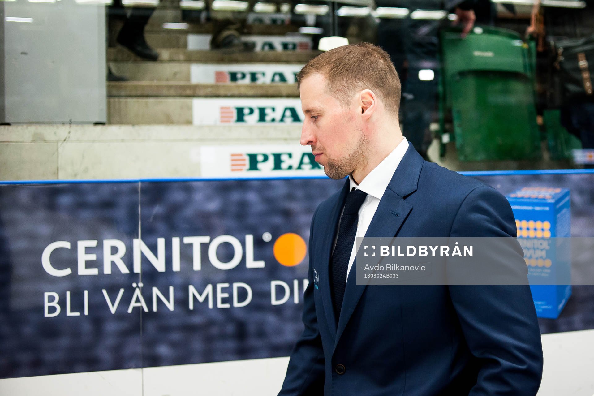 Rögles tränare Cam Abbott deppar