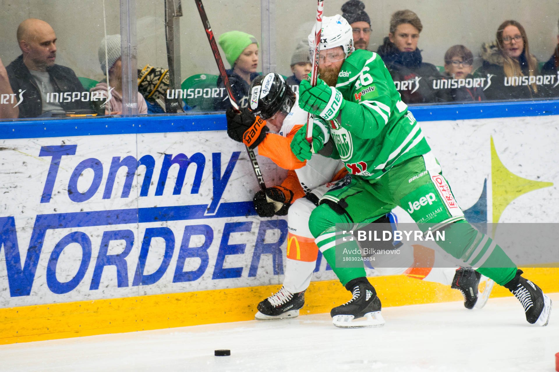 Rögles Janne Jalasvaara trycker till Karlskronas Filip
