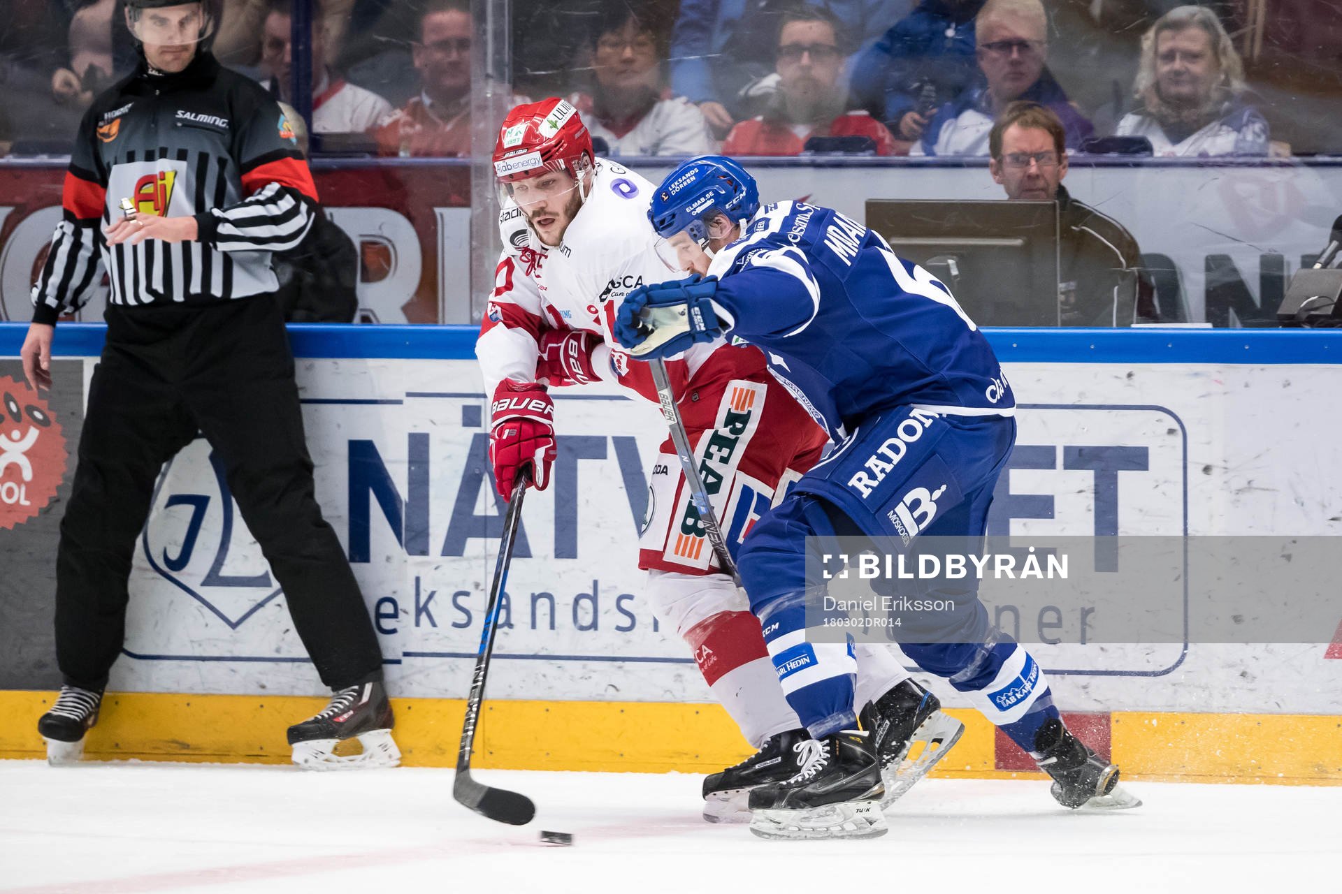 Timrås Johan Persson och Leksands Austin Madaisky  i