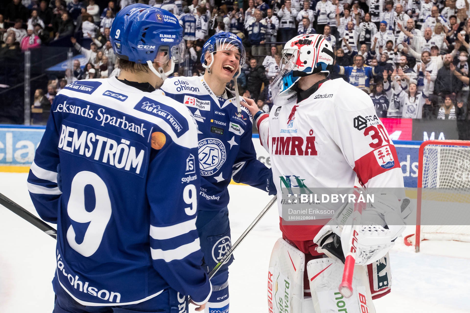 Leksands Jon Knuts och Timrås målvakt Henrik Haukeland
