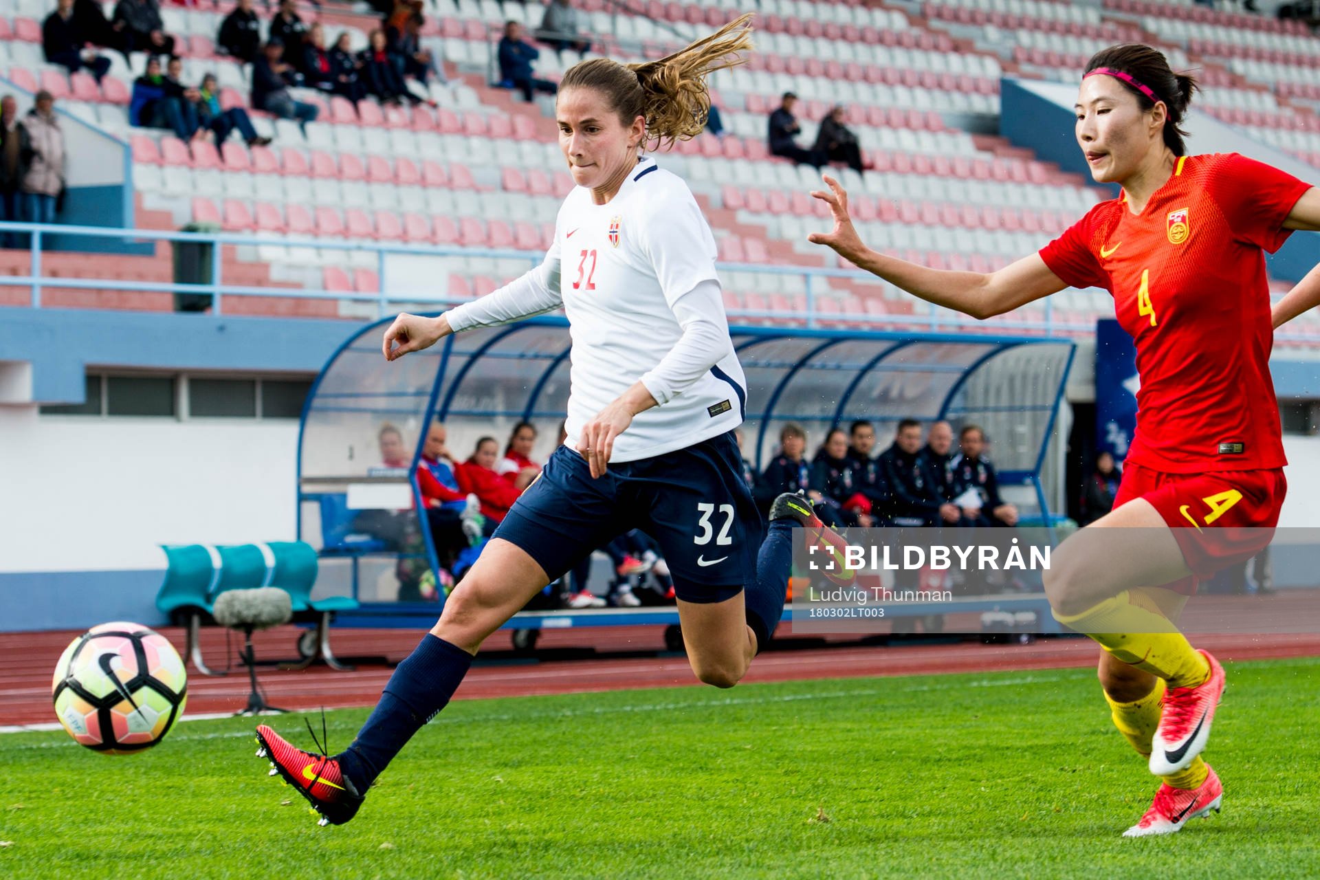 Norges Ingrid Ryland jagas av Kinas Xue Jiao
