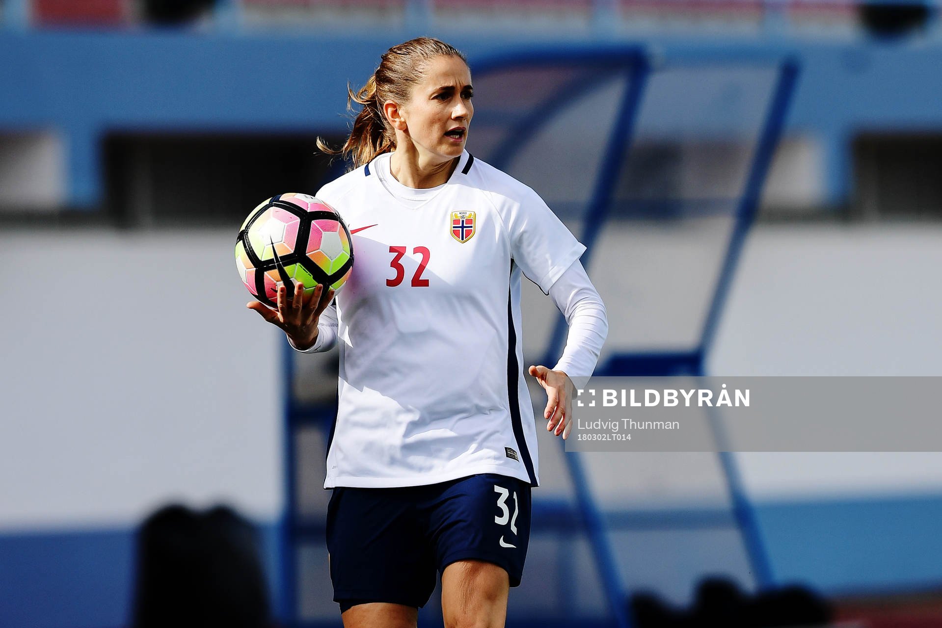 Norges Ingrid Ryland kastar inkast