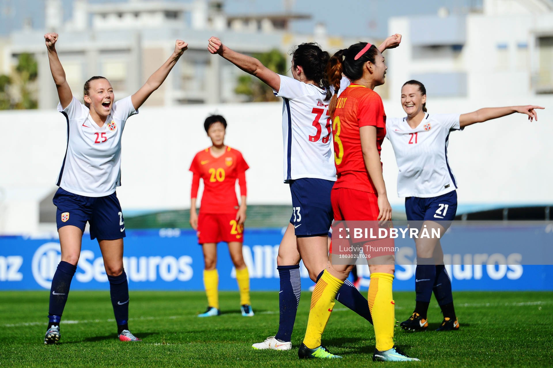 Norges Synne Sofie Kinden Jensen och Ingrid Syrstad Engen