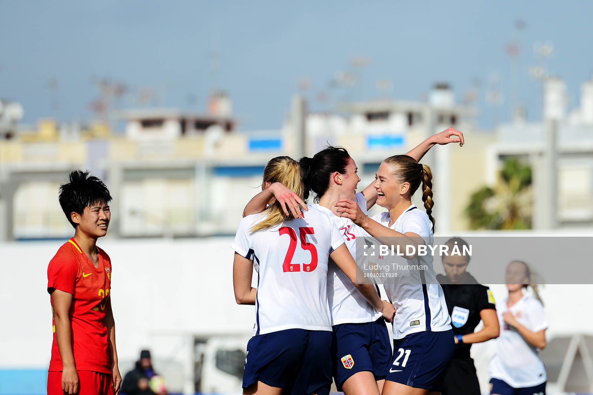 Norges Synne Sofie Kinden Jensen, Lisa-Marie Karlseng