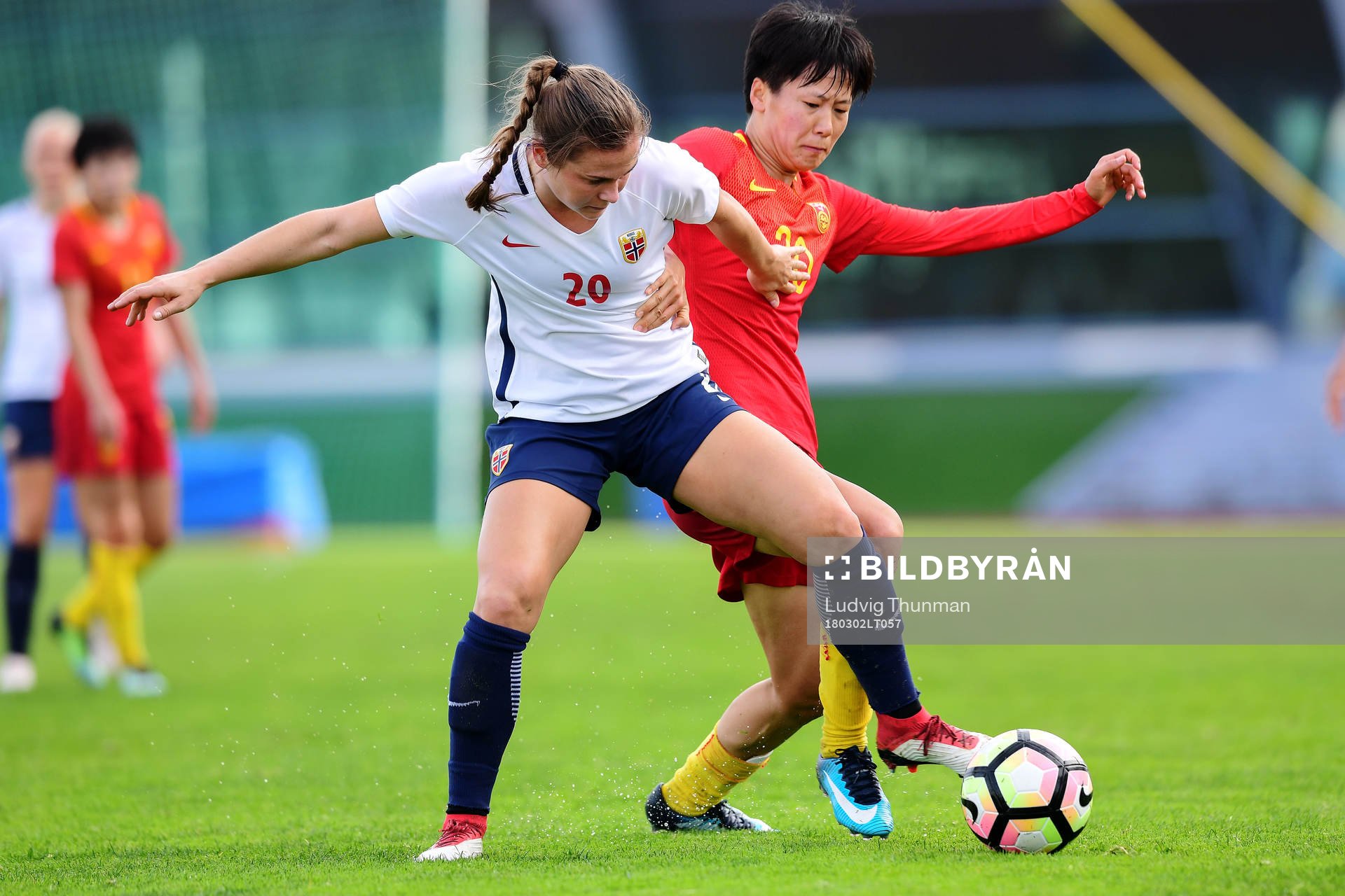 Norges Emilie Bosshard Haavi och Kinas Zhang Rui i kamp om