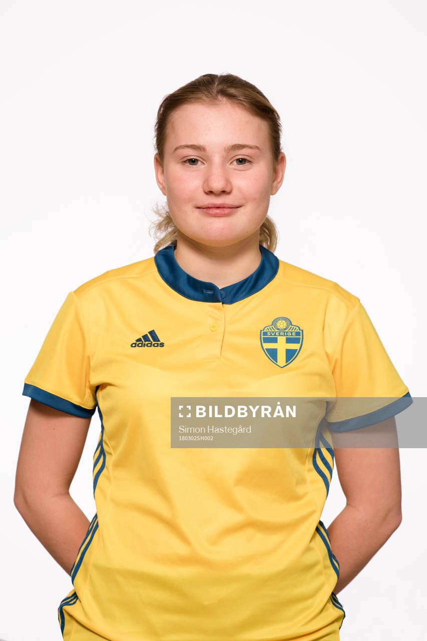 Alice Larsson i F16-landslaget