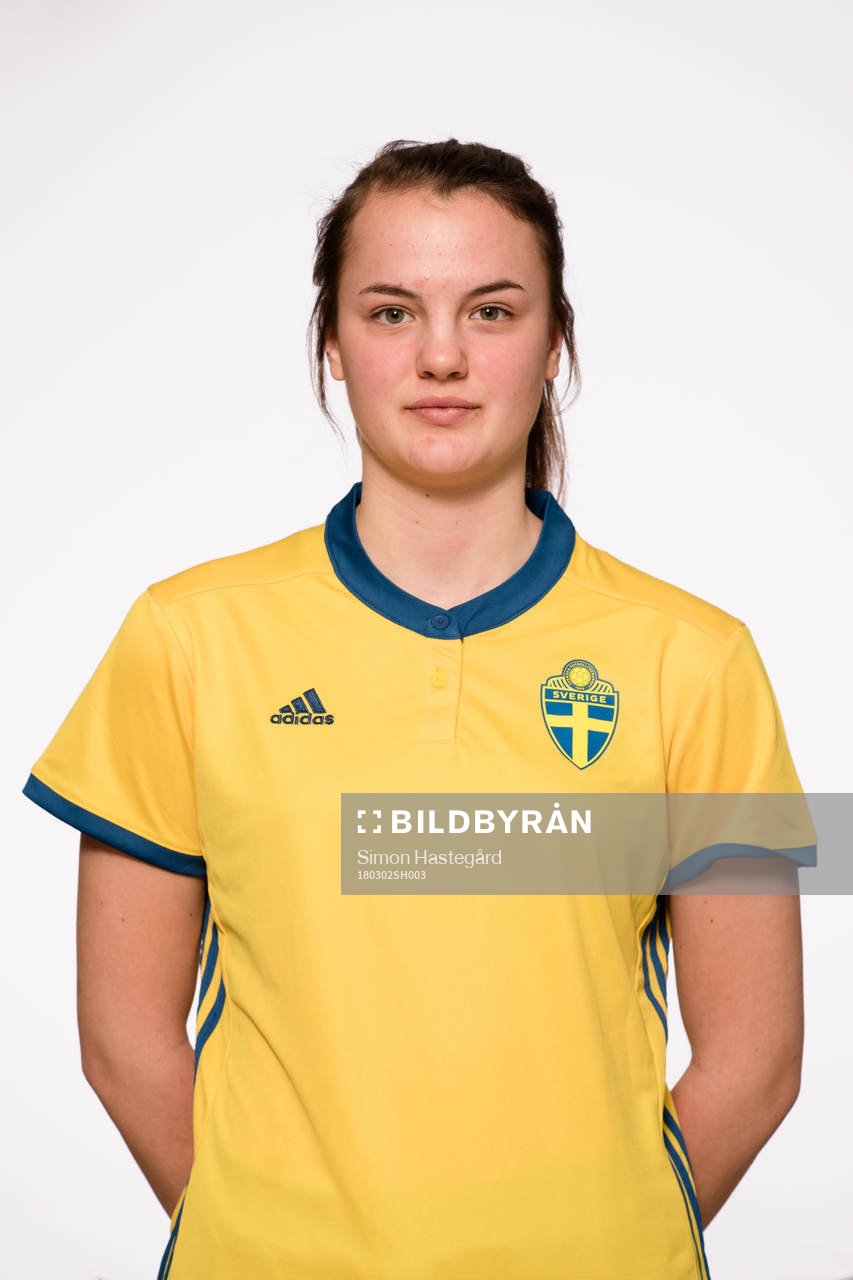 Fannie Persson i F16-landslaget