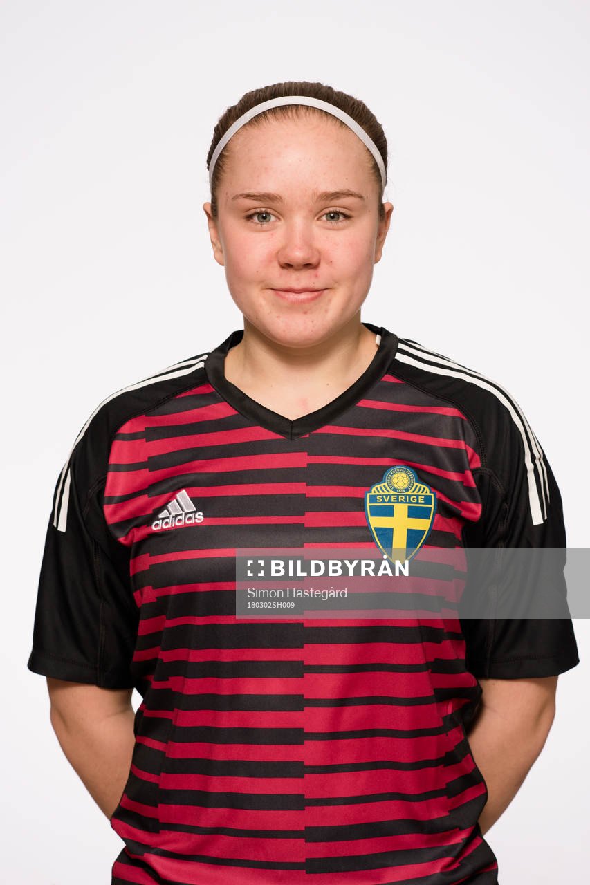 Sofia Hjern, målvakt i F16-landslaget
