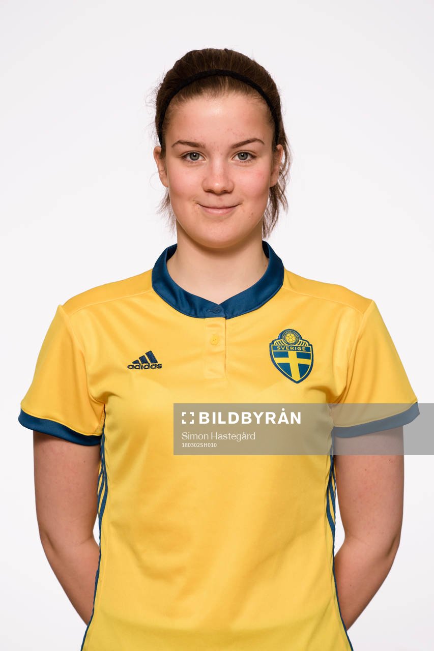 Ella Degerstedt i F16-landslaget