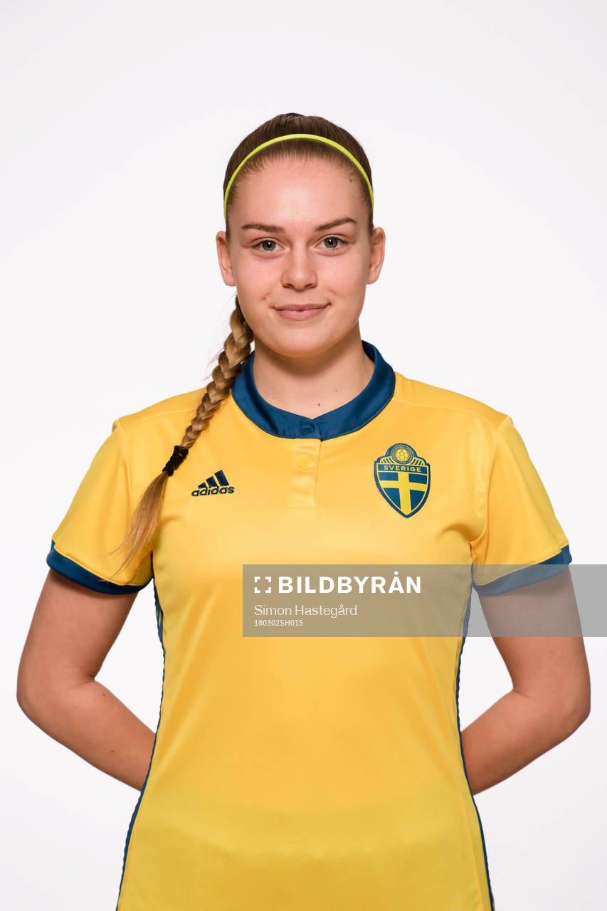 Emma Becker i F16-landslaget