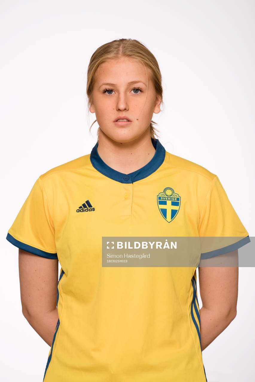 Saga Hollbrink i F16-landslaget