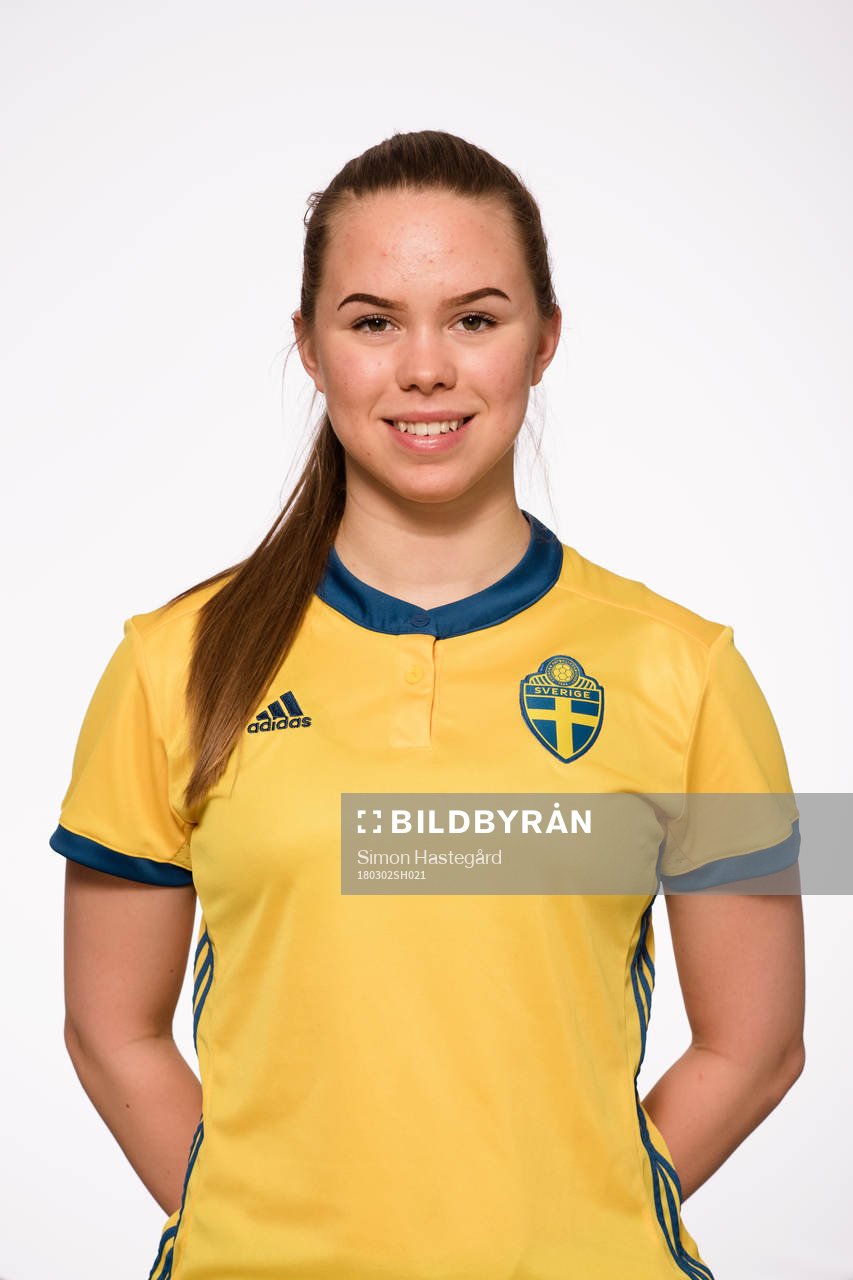 Thea Bergsten i F16-landslaget