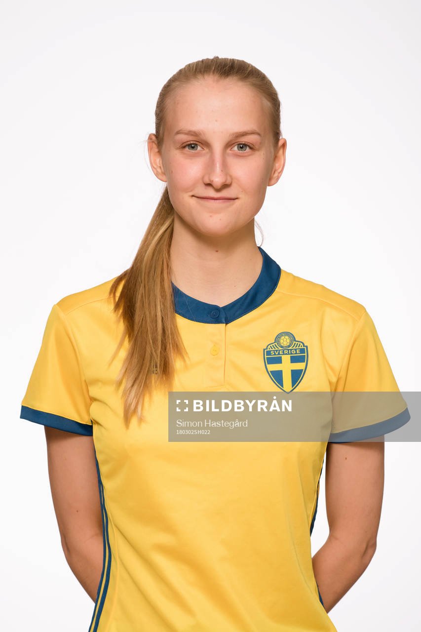 Ella Gunnarsson i F16-landslaget