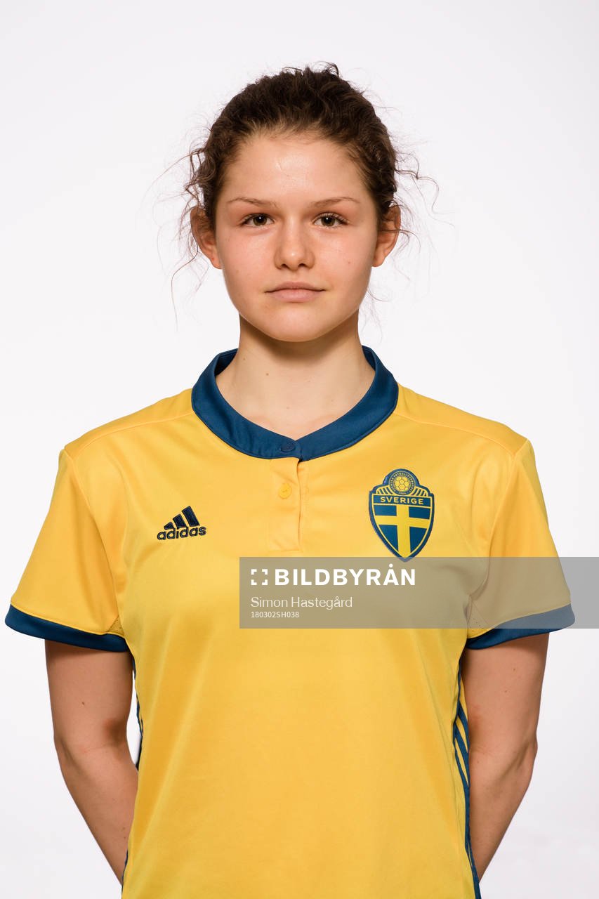 Thea Barkfeldt i F16-landslaget